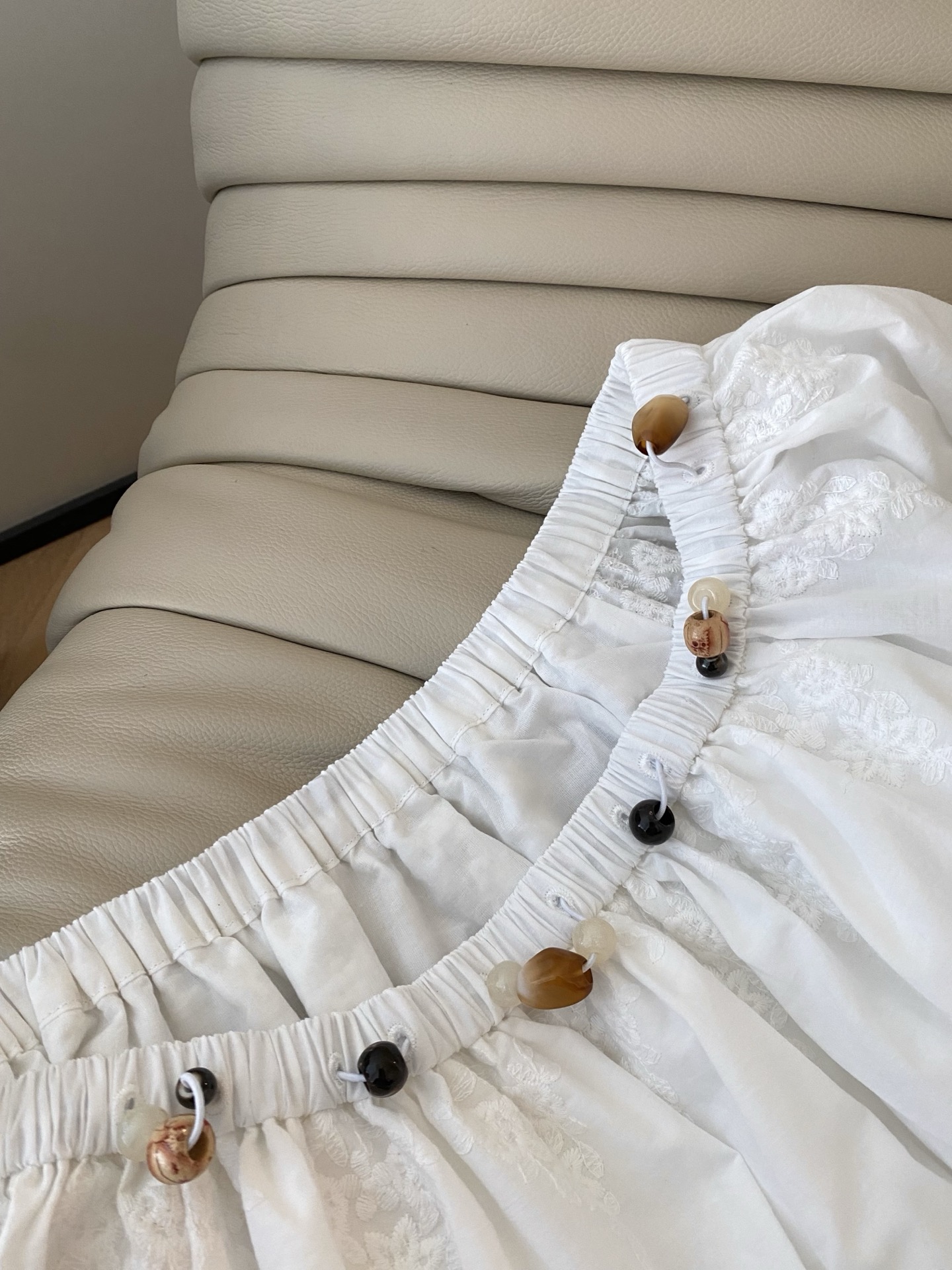 25ss春夏 法式亚麻一字肩半裙套装  亚麻肌理非常有质感 衣身裙摆处定制水溶花镂空刺绣一套穿搭度假法式