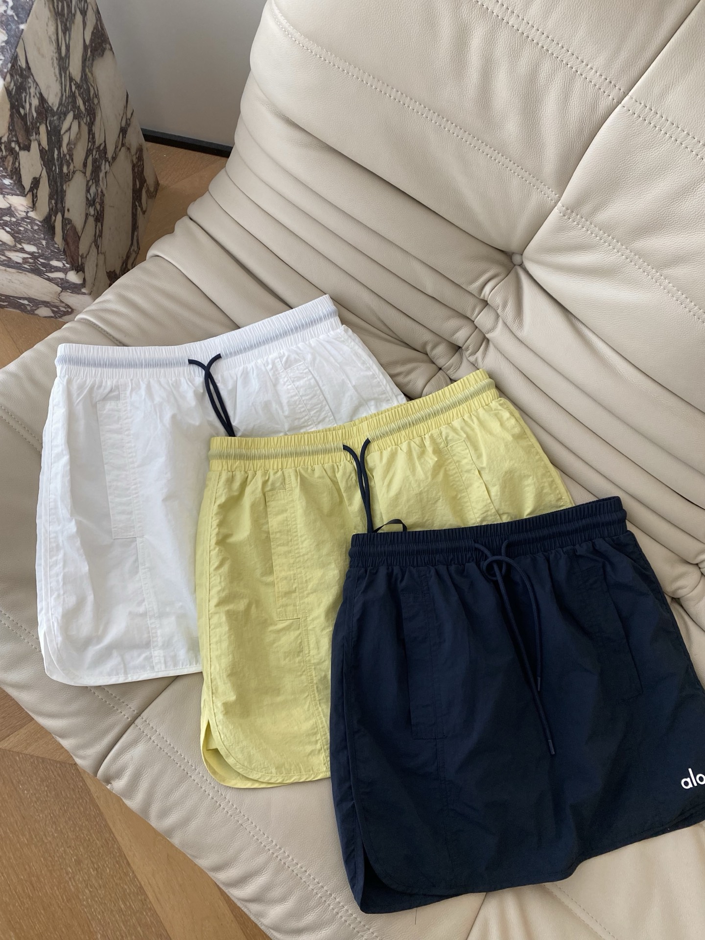 Stunning Female Dress with Spring and Summer Embroidery, Natural Waist Design. - 图片 1