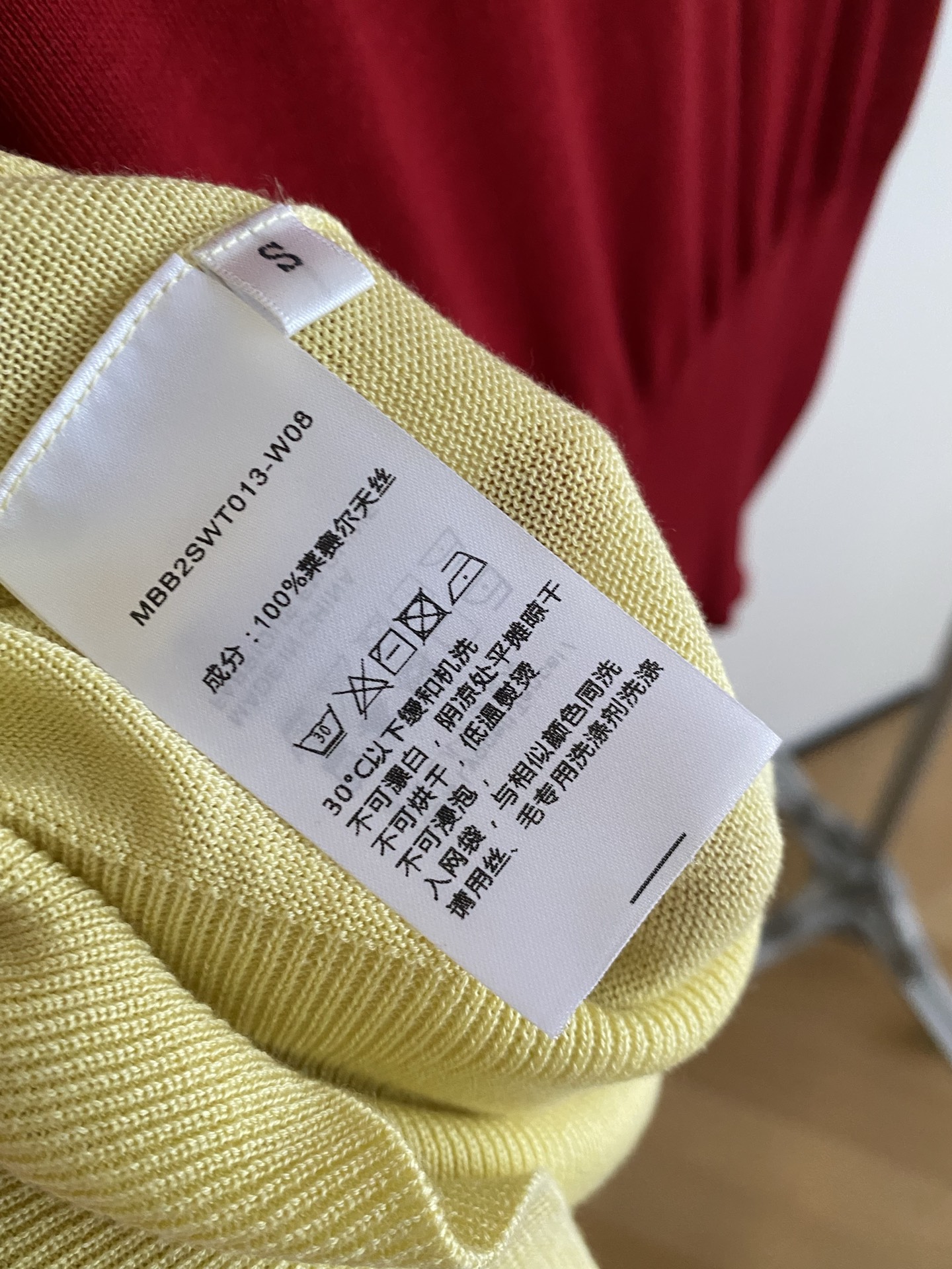 Stylish One-Size-Fits-All Female Outfit with Cross-Button Knitting and Grooves - 图片 9