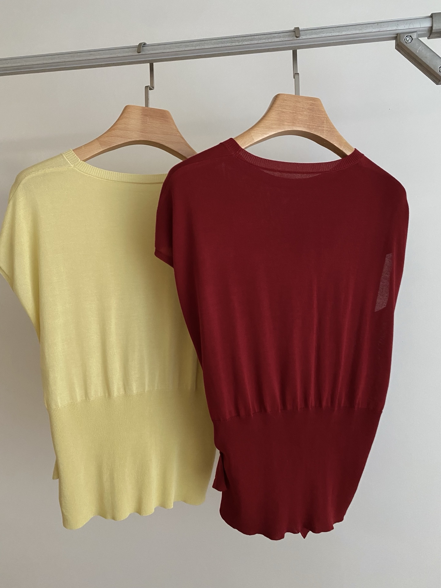 Stylish One-Size-Fits-All Female Outfit with Cross-Button Knitting and Grooves - 图片 8