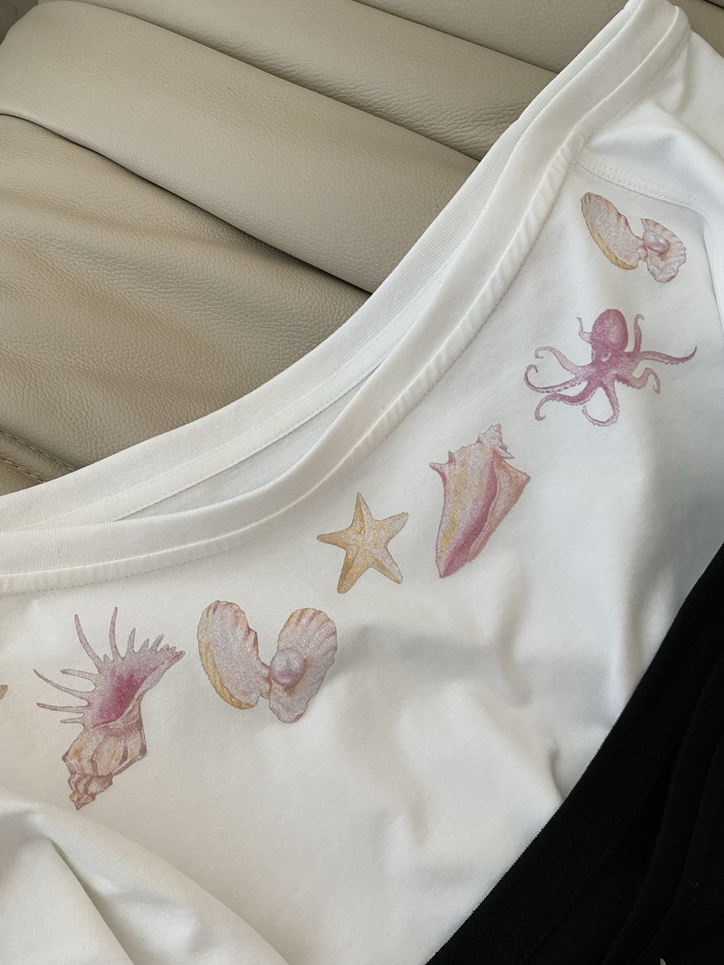 Shell Vacation Off-Shoulder T-Shirt: Stylish, Comfortable, and Versatile Top 4 i1749456901645 7099 0 2