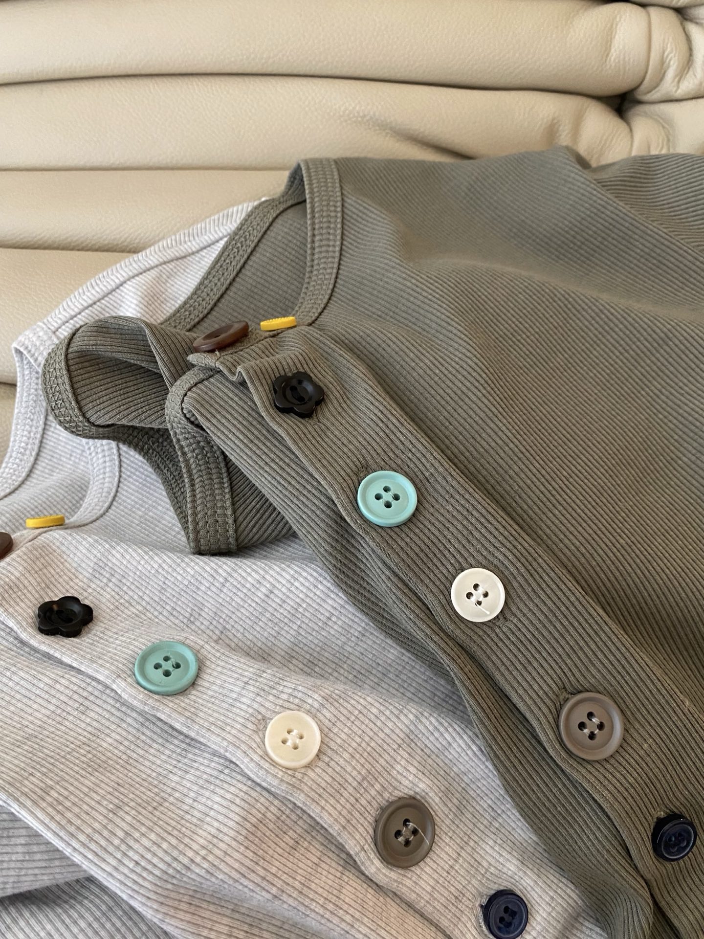 Women's Slim Fit Ribbed Knit Cardigan T-Shirt with Colorful Buttons 6 i1750673946004 6795 0 4