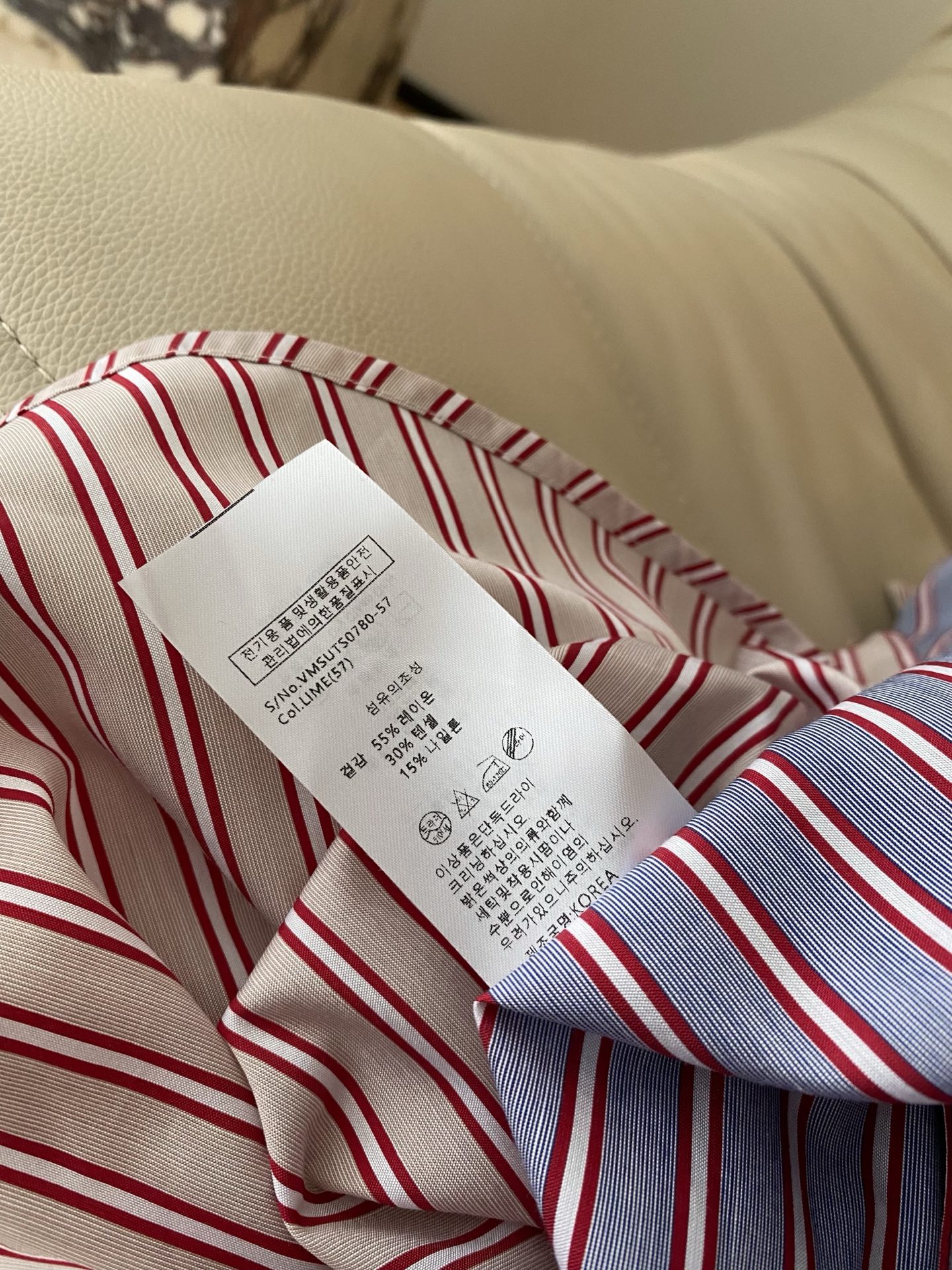 “Fall and Winter Queen’s Sunshine Dress: Classic Blouse Design with Oversized Top and Twirl Strips” - 图片 9