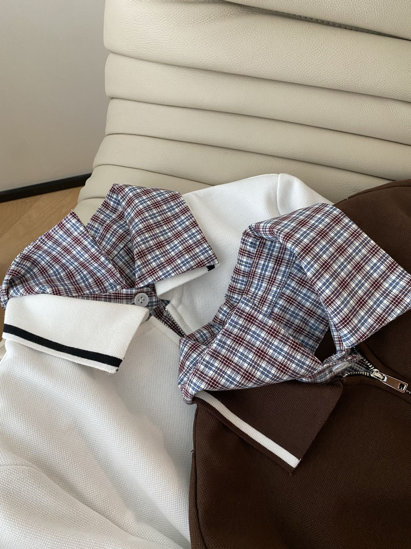 25。F秋冬 MIU撞色格子翻领宽松休闲连衣裙 混纺棉纱线针织半拉链衬衣领拼接假两件即视感 胸前标志性的