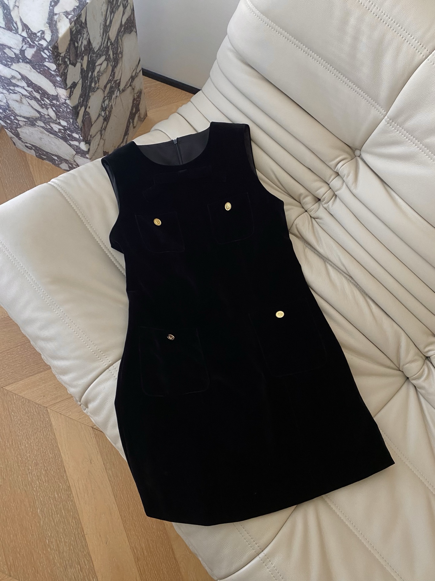 Elegant Sleeveless Knit Dress with Pocket Detail - Chic & Versatile 2 i1755857611585 9824 0 0