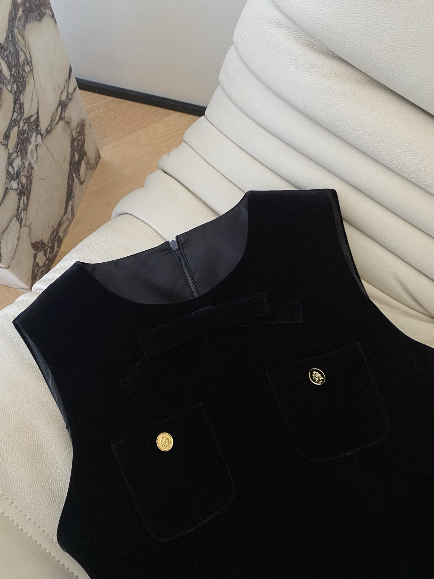 Elegant Sleeveless Knit Dress with Pocket Detail - Chic & Versatile 3 i1755857611760 5004 0 1