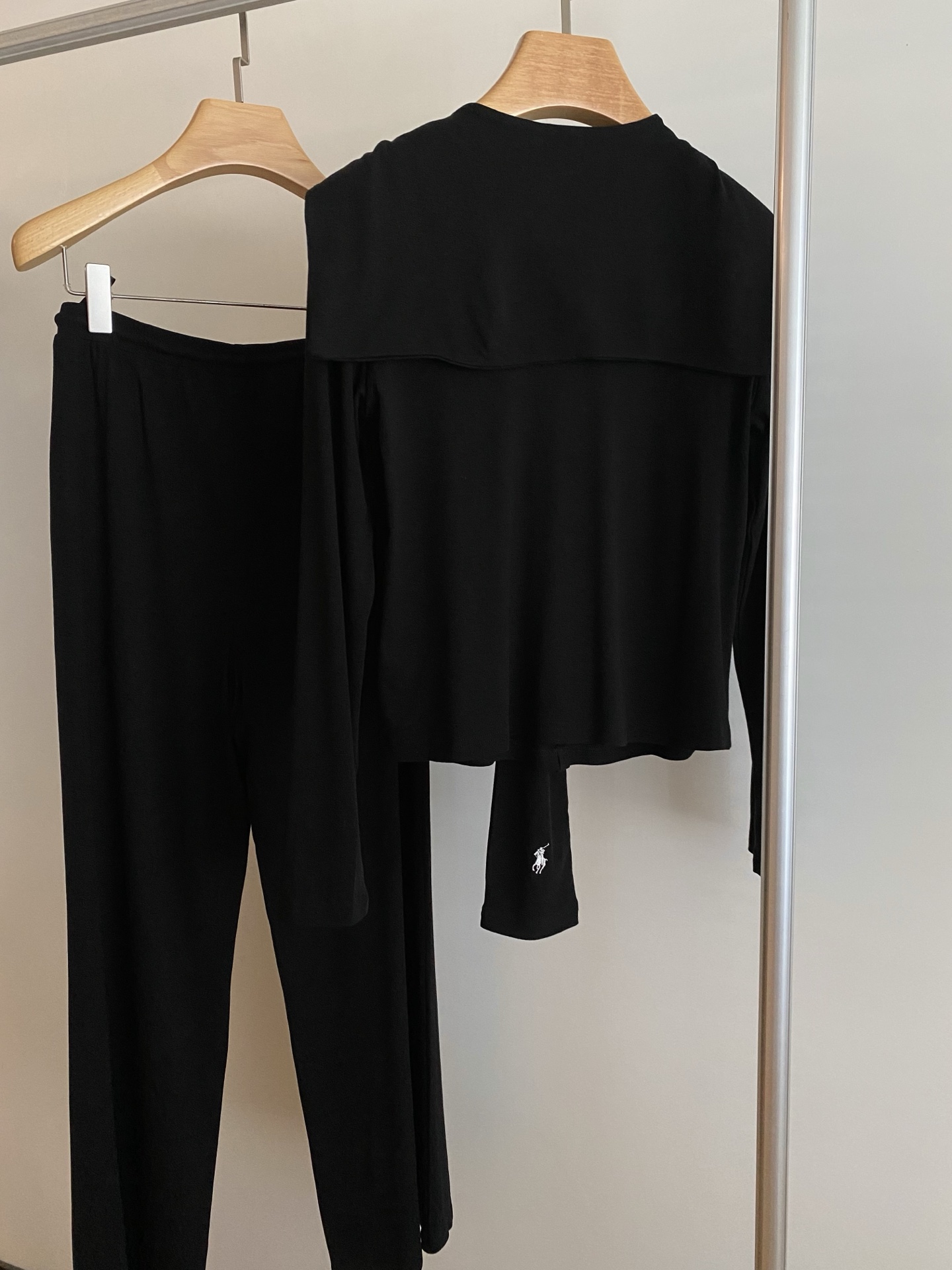 V-Neck Shawl Lounge Set with Embroidered Logo and Wide Leg Pants 8 i1755858137851 4764 0 6