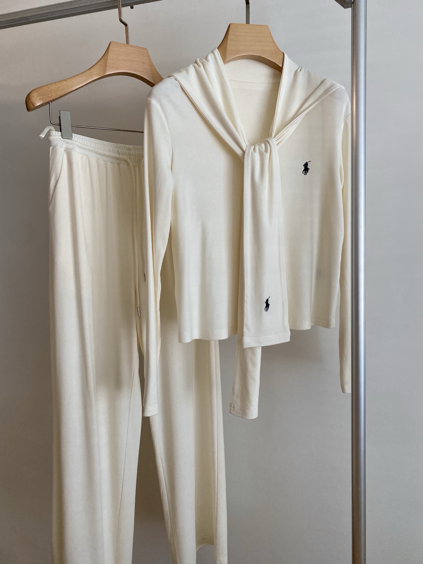 V-Neck Shawl Lounge Set with Embroidered Logo and Wide Leg Pants 3 i1755858137870 5863 0 1