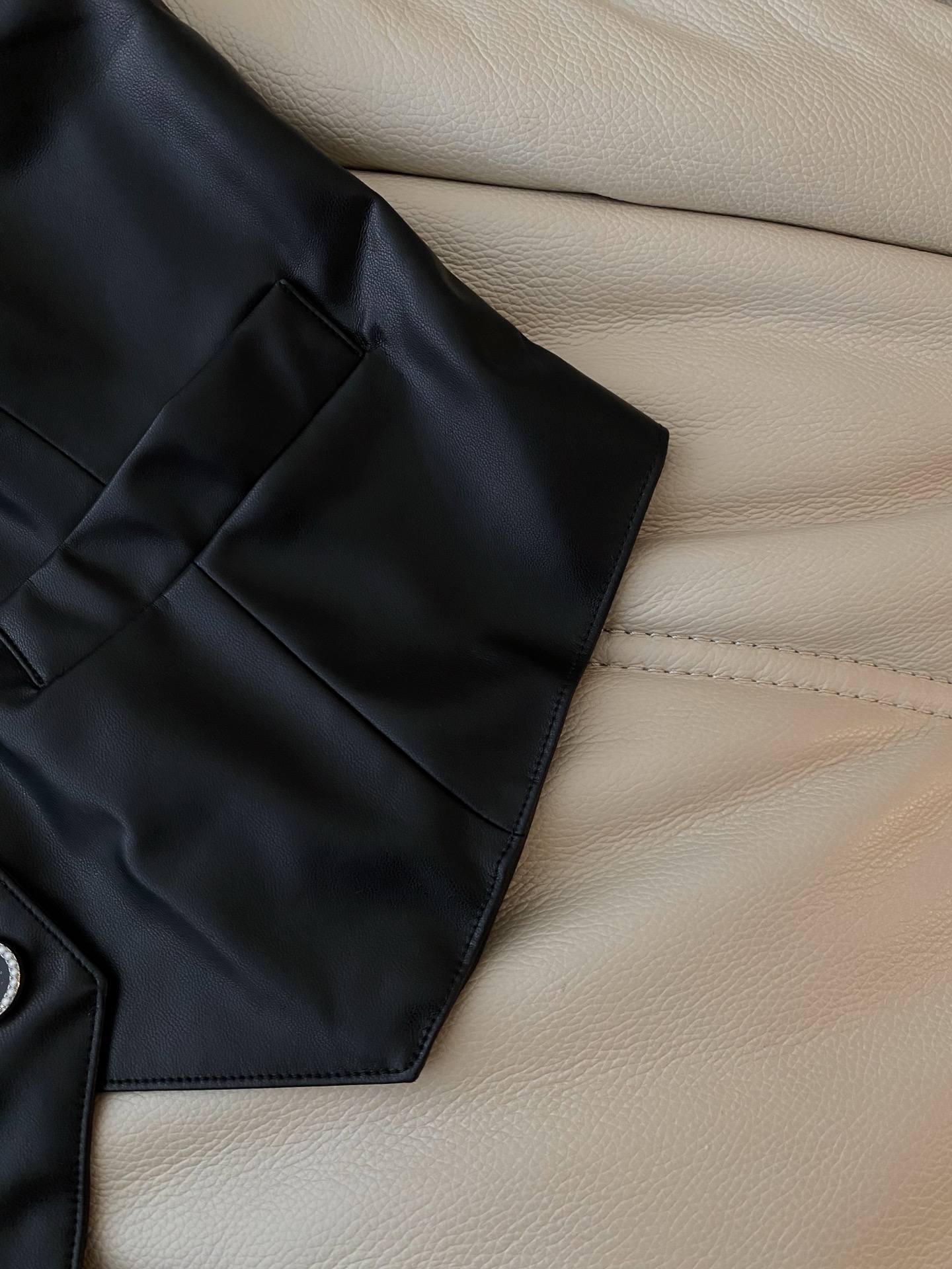 Elegant Faux Leather Vest for Women - Classic Style, Comfortable Fit 6 i1756114857648 8532 0 4