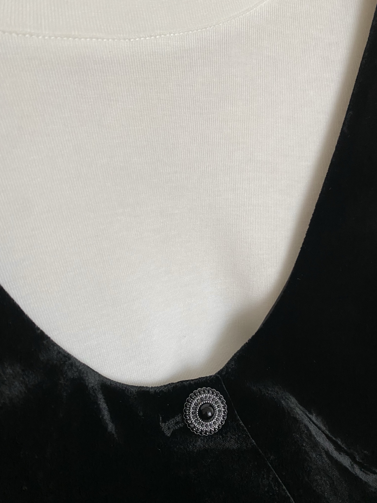 25。F秋冬 天丝羊毛混纺打底搭真丝丝绒连衣裙套装 上衣面料柔软舒适实穿度拉满 搭配真丝丝绒背带裙简约版