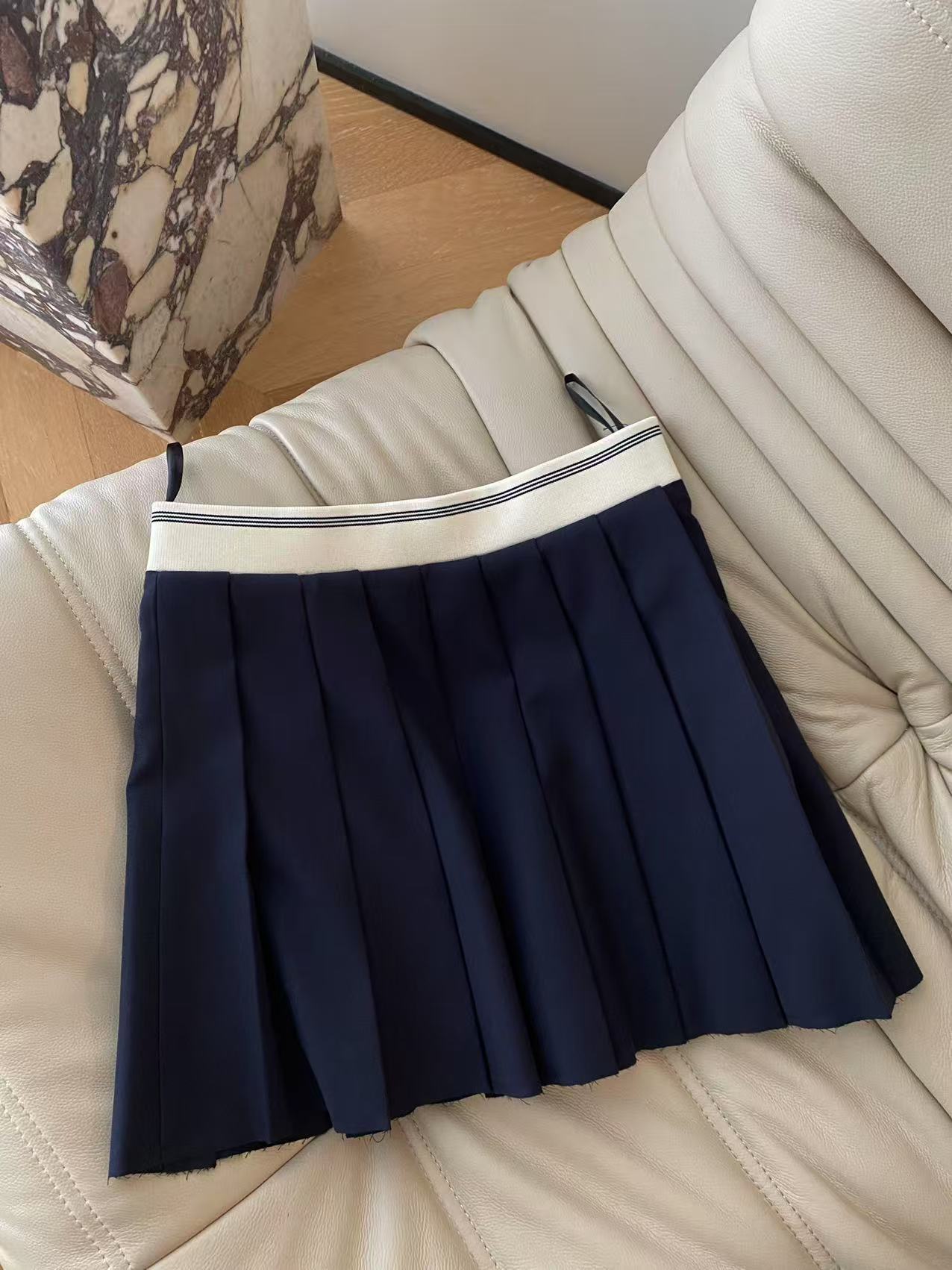 Miu Miu Wool Blend Pleated Skirt Set with Color Block Collar 7 i1756719854823 7139 0 5