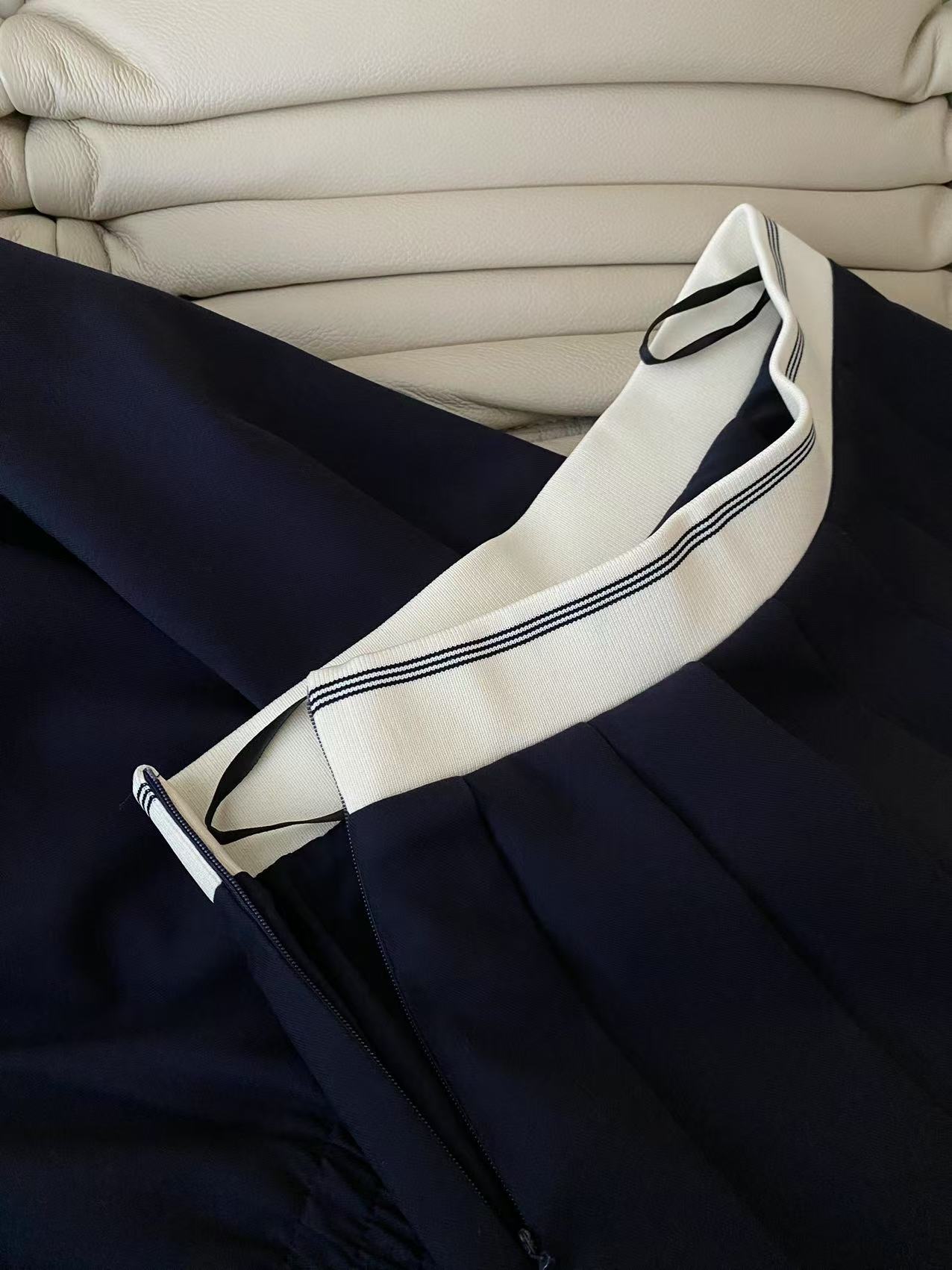 Miu Miu Wool Blend Pleated Skirt Set with Color Block Collar 9 i1756719855434 9522 0 7