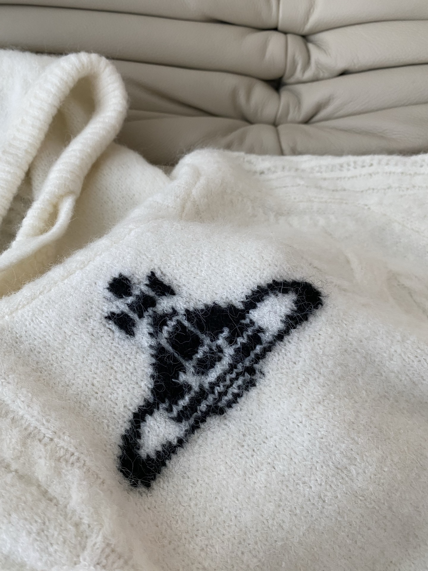 Vivienne Westwood Cropped Hoodie - Saturn Logo, Minimalist Style 4 i1757417350055 2292 0 2