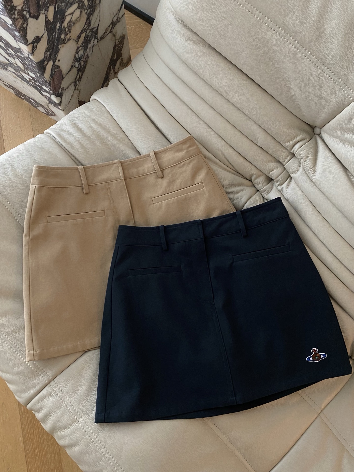 25。F秋冬 土星高腰迷你短裙 基础显瘦易穿的微A版型 假两件式外裙子内裤子的设计自带时髦叠穿上身效果正