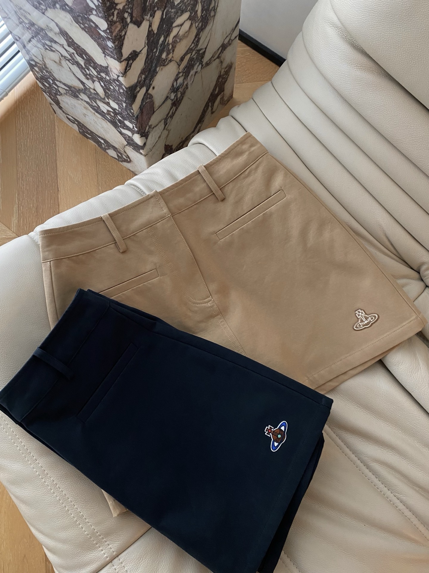 25。F秋冬 土星高腰迷你短裙 基础显瘦易穿的微A版型 假两件式外裙子内裤子的设计自带时髦叠穿上身效果正