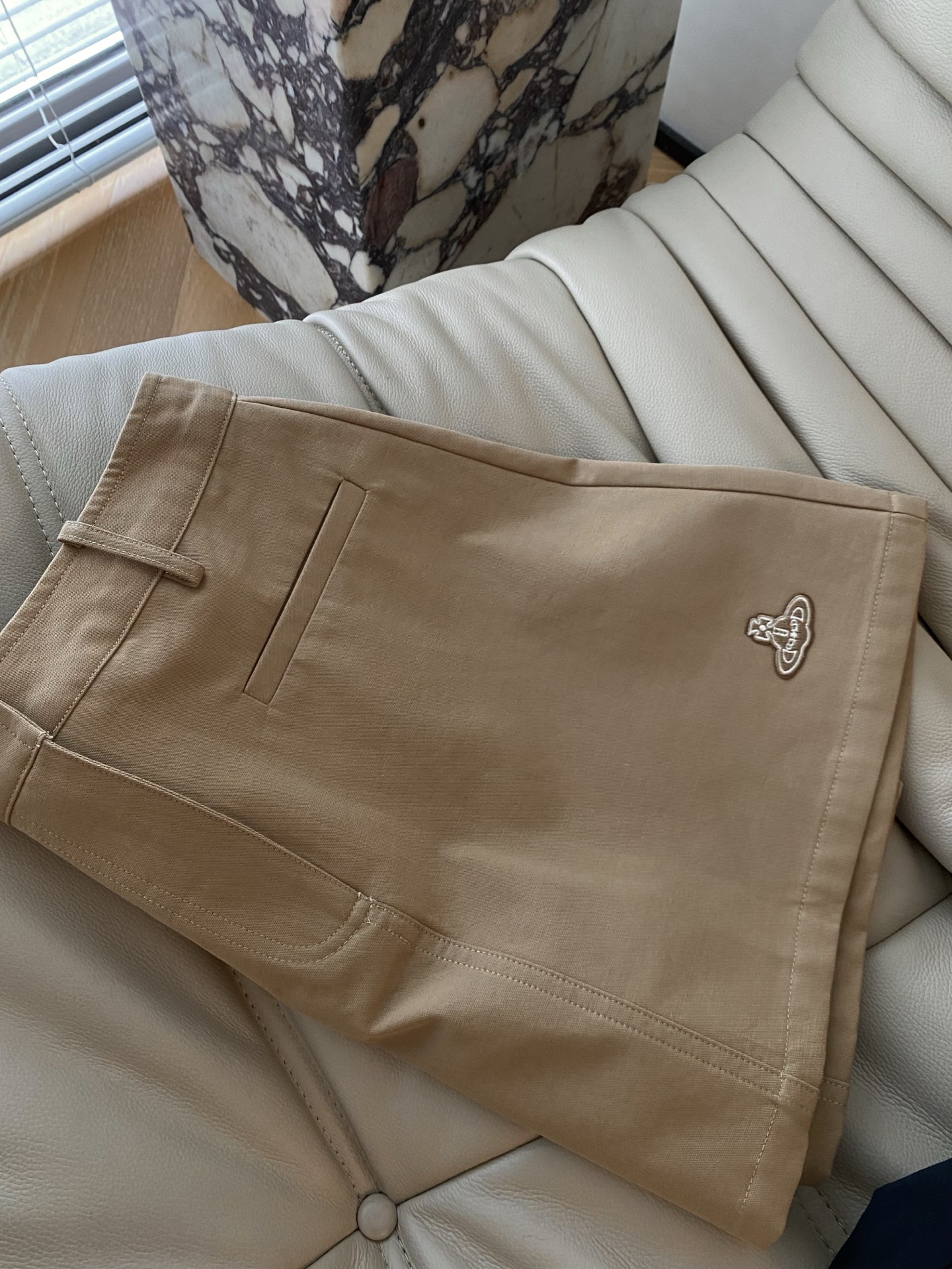 25。F秋冬 土星高腰迷你短裙 基础显瘦易穿的微A版型 假两件式外裙子内裤子的设计自带时髦叠穿上身效果正