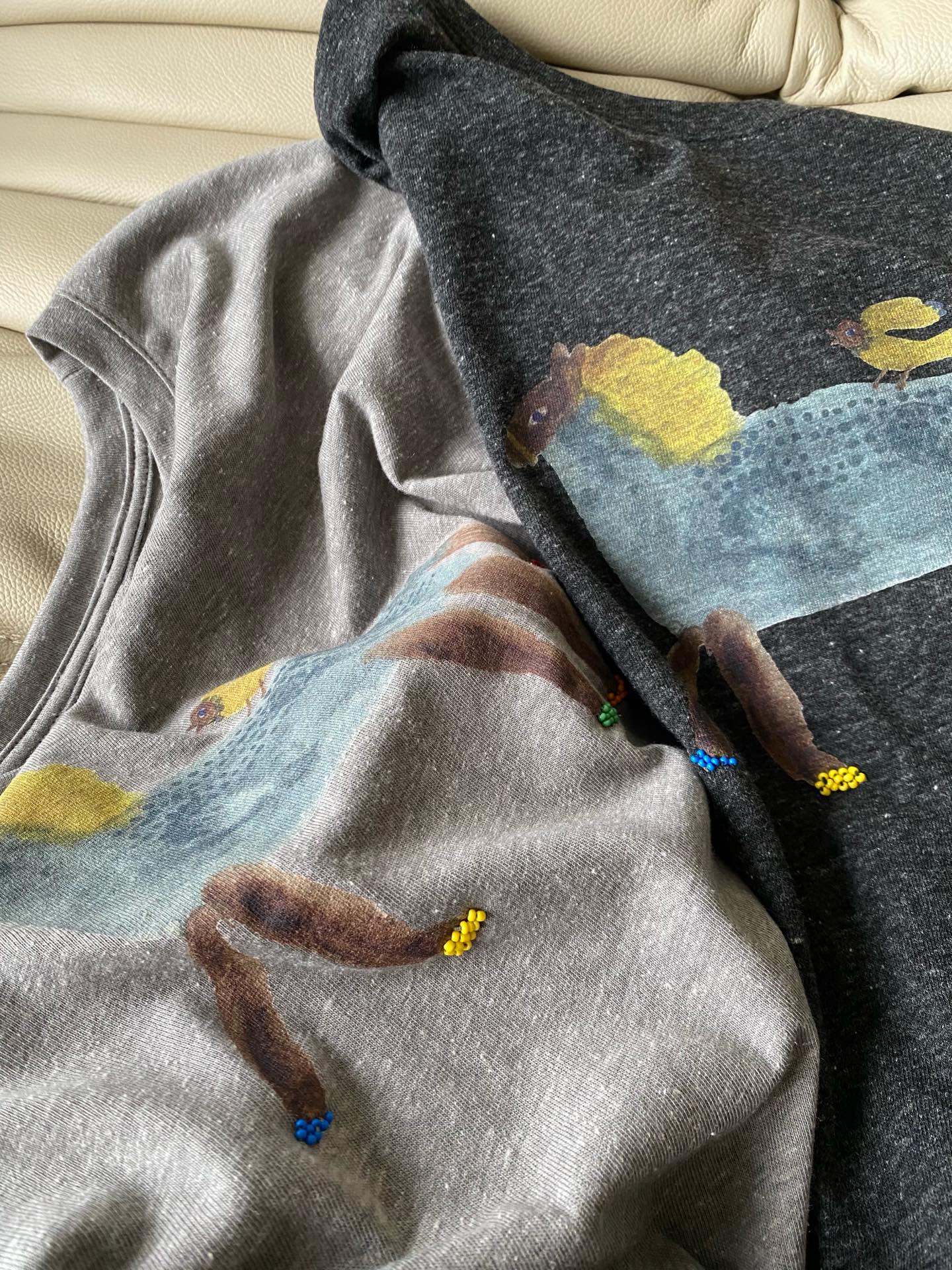 25。F秋冬 小众设计趣味马图案长袖T恤 采用优质棉面料 上身自带从容慵懒享受 大身小马钉珠点缀时髦外穿