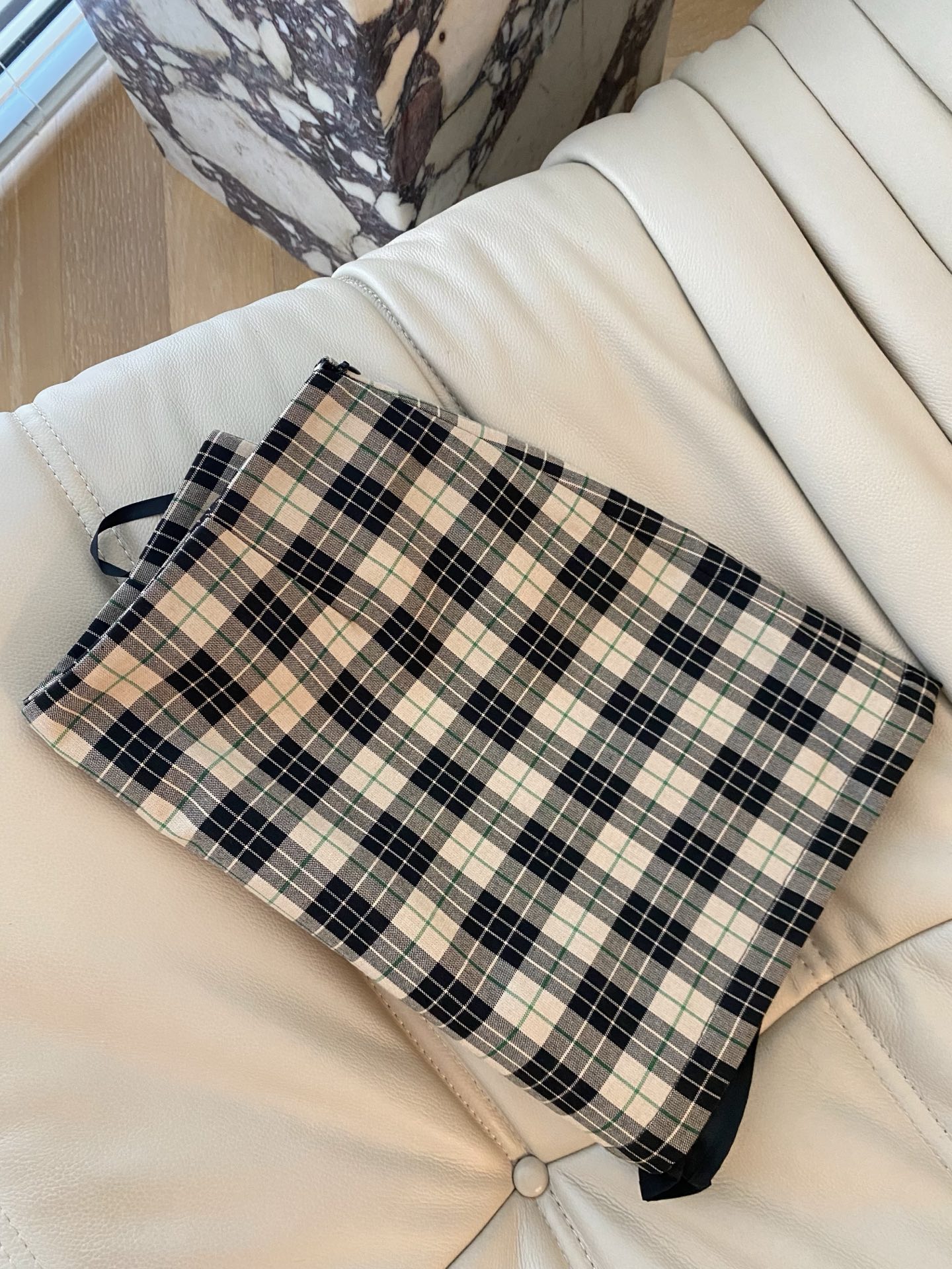 25。F秋冬 in风迷你包臀裙 小高腰A字裙身可以带来多方面的修饰身材效果合体的裁剪 方便穿脱进阶辣妹包