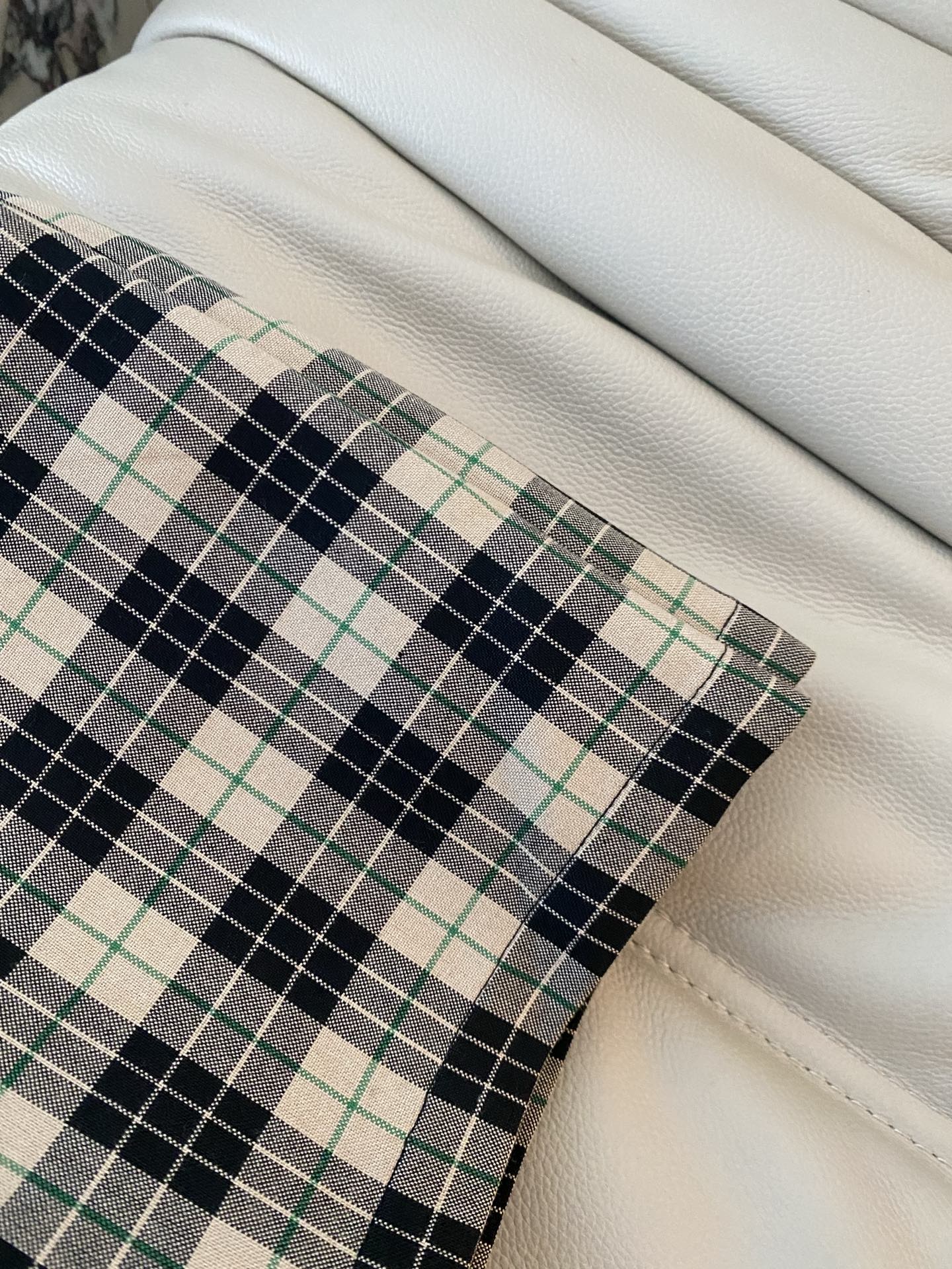 25。F秋冬 in风迷你包臀裙 小高腰A字裙身可以带来多方面的修饰身材效果合体的裁剪 方便穿脱进阶辣妹包