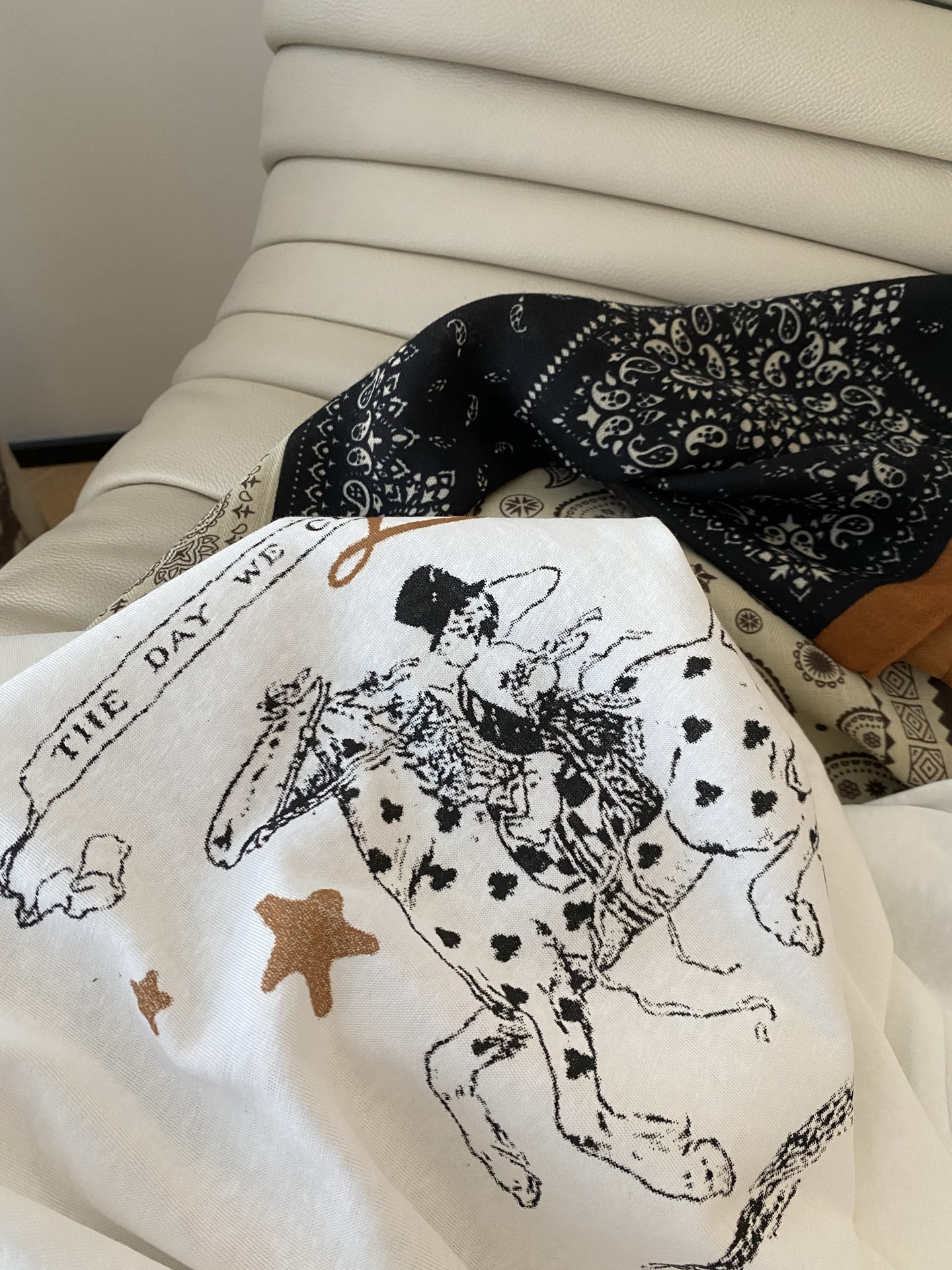 Elegant Snowflake Print Two-Piece Set: Long Sleeve Tee with Shawl 4 i1757850128483 9849 0 2