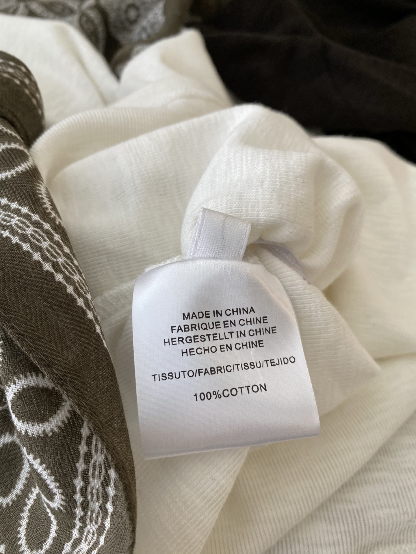 25。F秋冬 圆领长袖披肩两件套打底外穿T恤 这件属于内搭基础不挑 单穿也很好看 带有弹力简洁的圆领版型