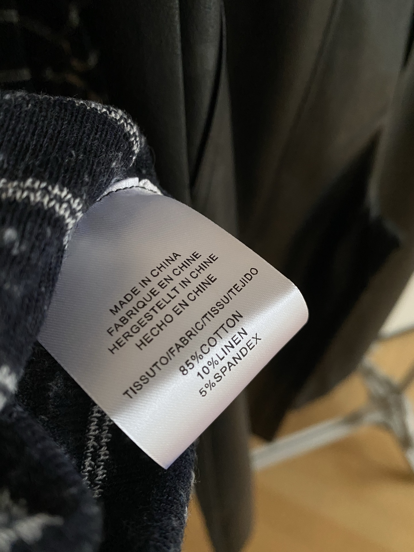 25。F秋冬 条纹垂坠感廓形连帽 大身条纹点点调色纱线超有层次美感 减龄时髦 衣身设计宽松随性 松而不垮