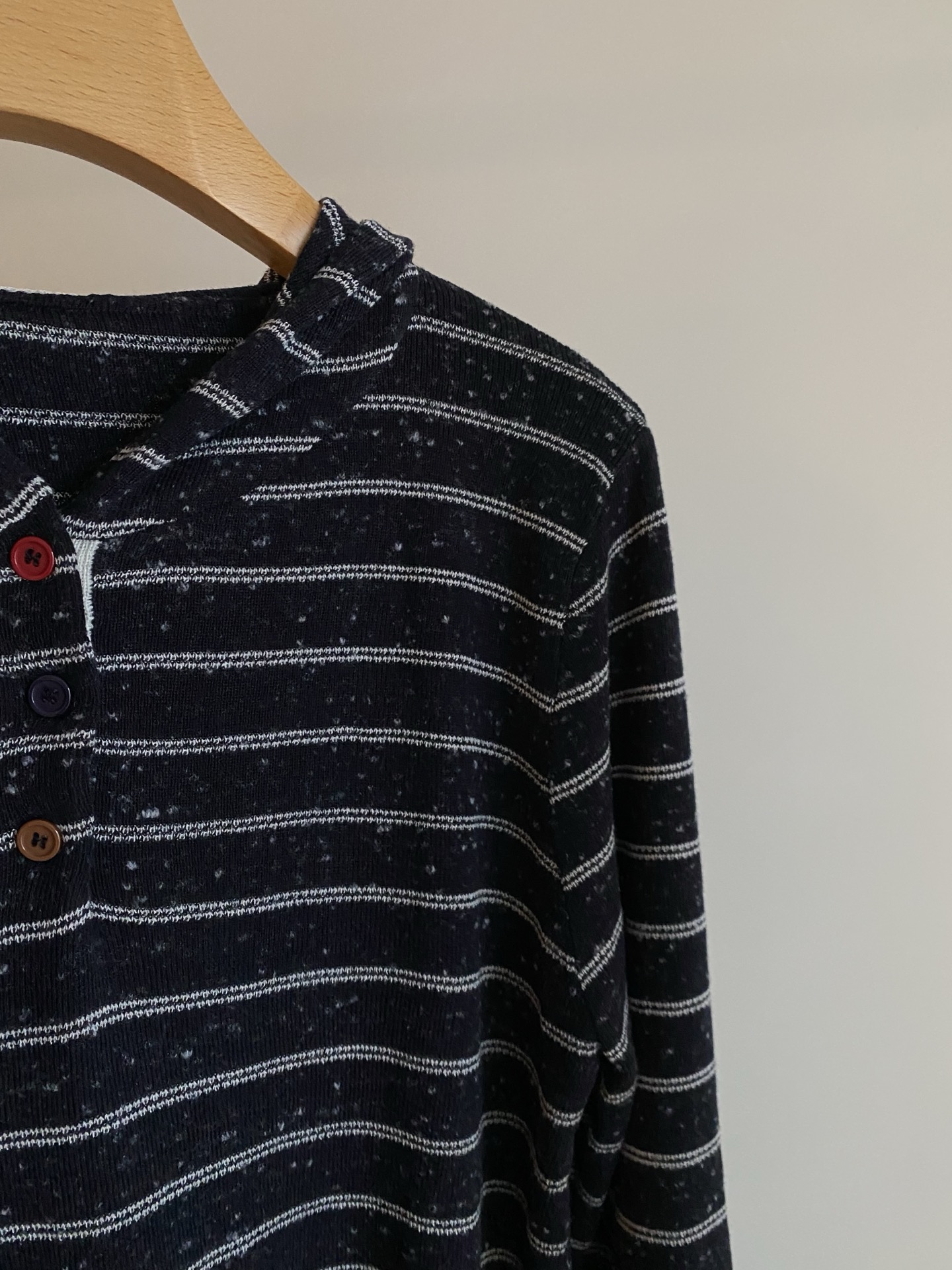 25。F秋冬 条纹垂坠感廓形连帽 大身条纹点点调色纱线超有层次美感 减龄时髦 衣身设计宽松随性 松而不垮