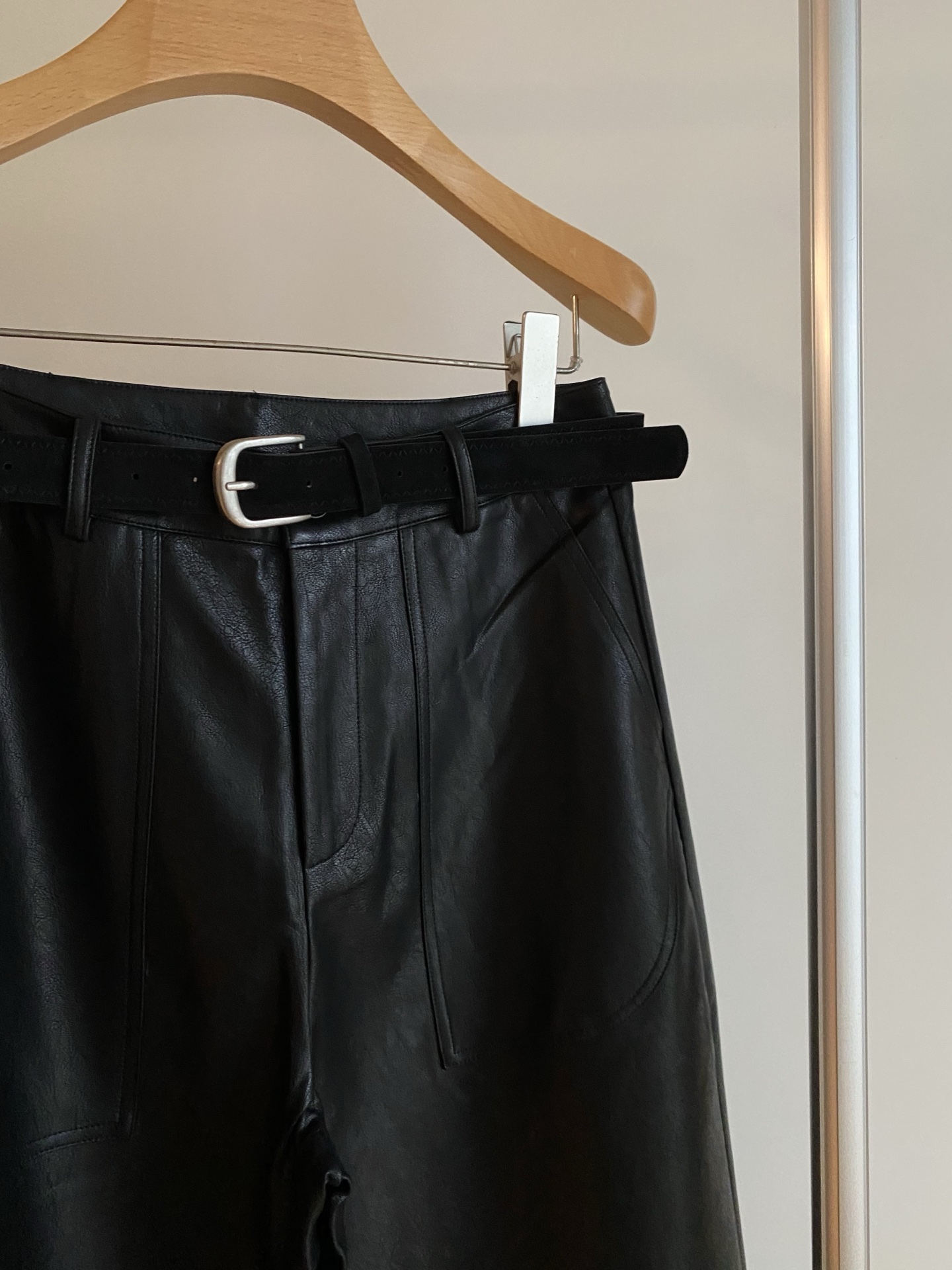 25。F秋冬 条纹垂坠感廓形连帽 大身条纹点点调色纱线超有层次美感 减龄时髦 衣身设计宽松随性 松而不垮