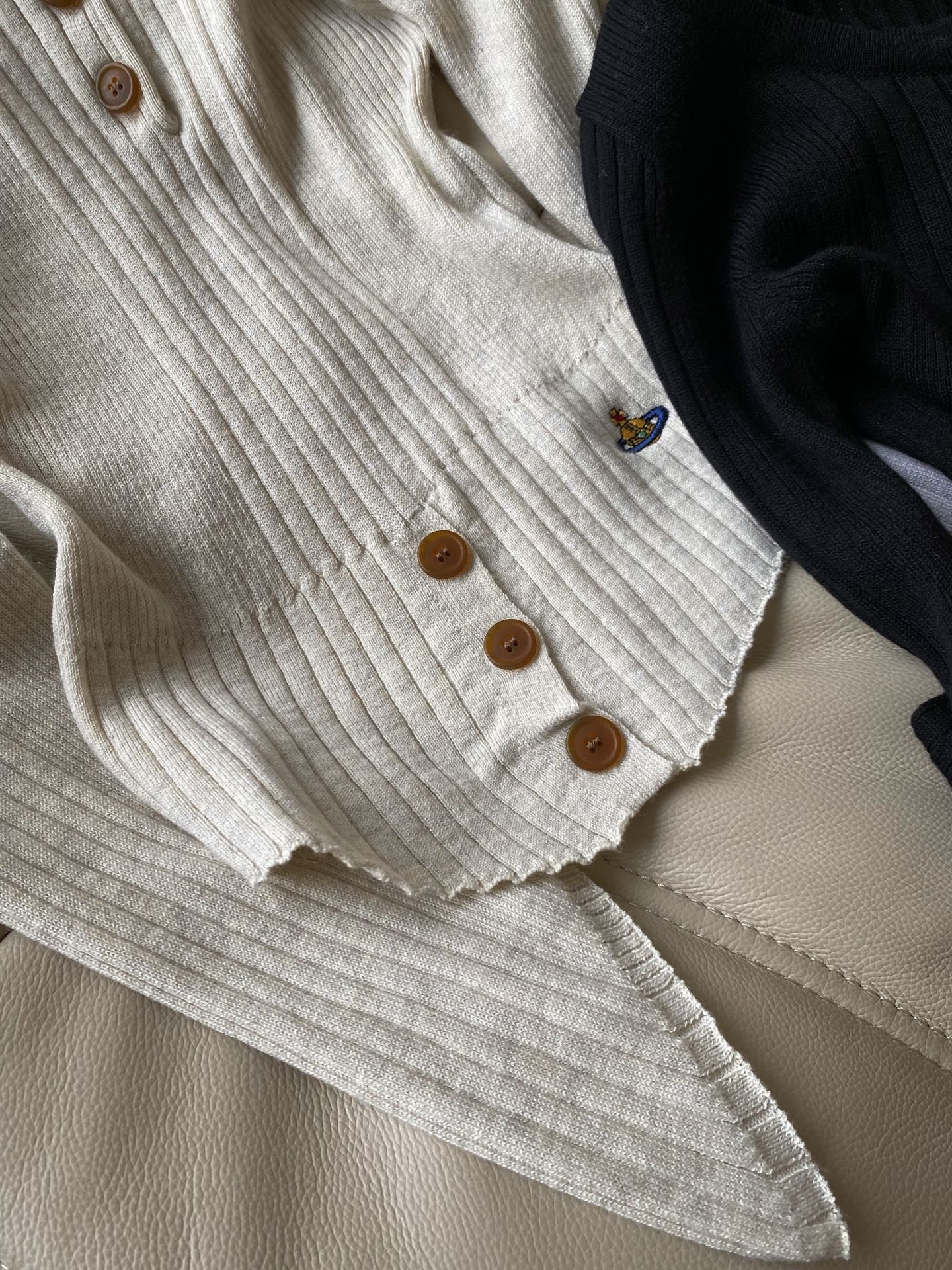 25PF Saturn Knit Sweater: Soft Wool Blend, Comfortable Fit, and Flattering Design 8 i1758189506080 4476 0 6