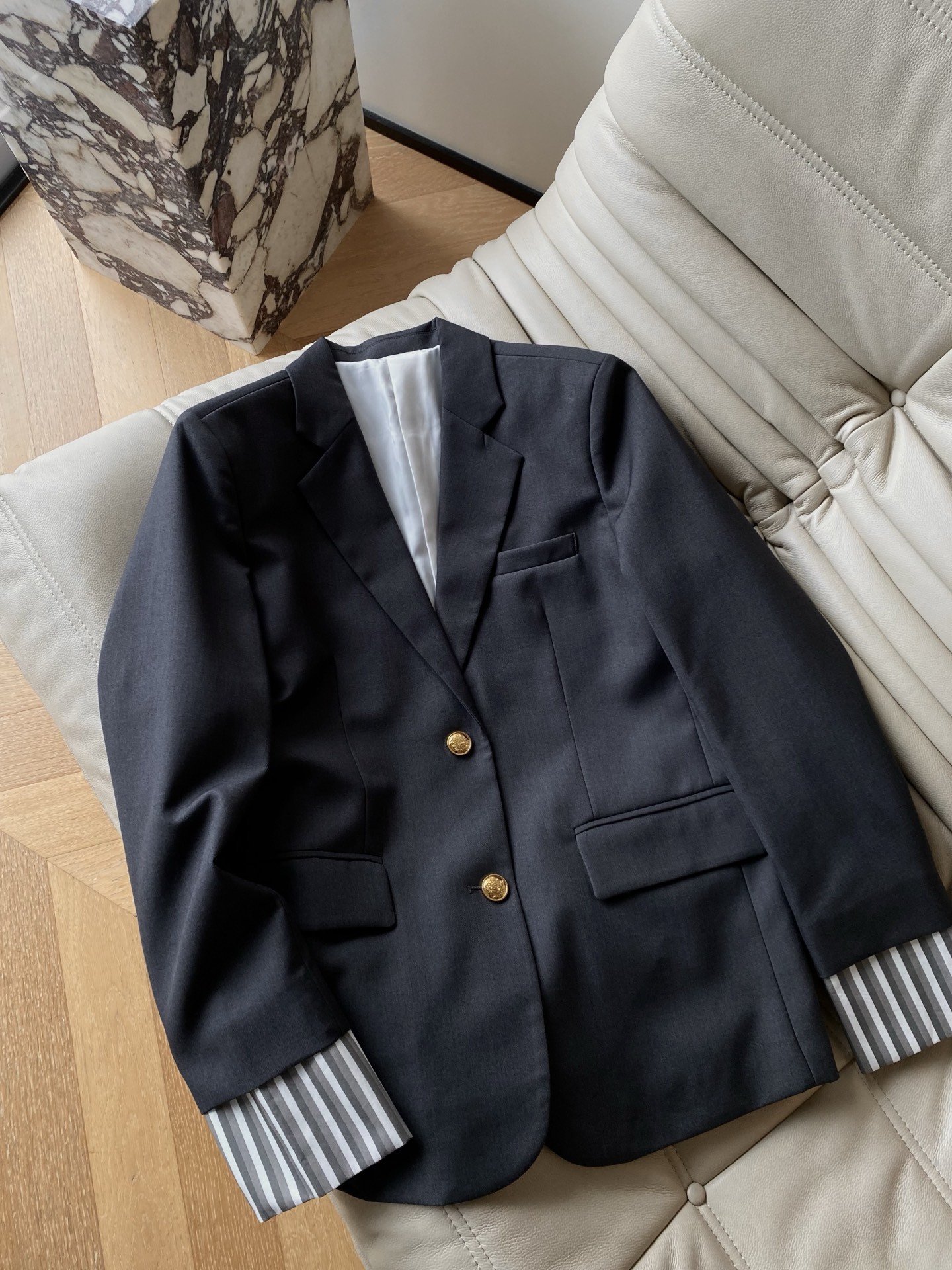 Wool Blend Blazer with Contrast Trim - Stylish & Comfortable Outerwear 3 i1758191172745 241 0 1