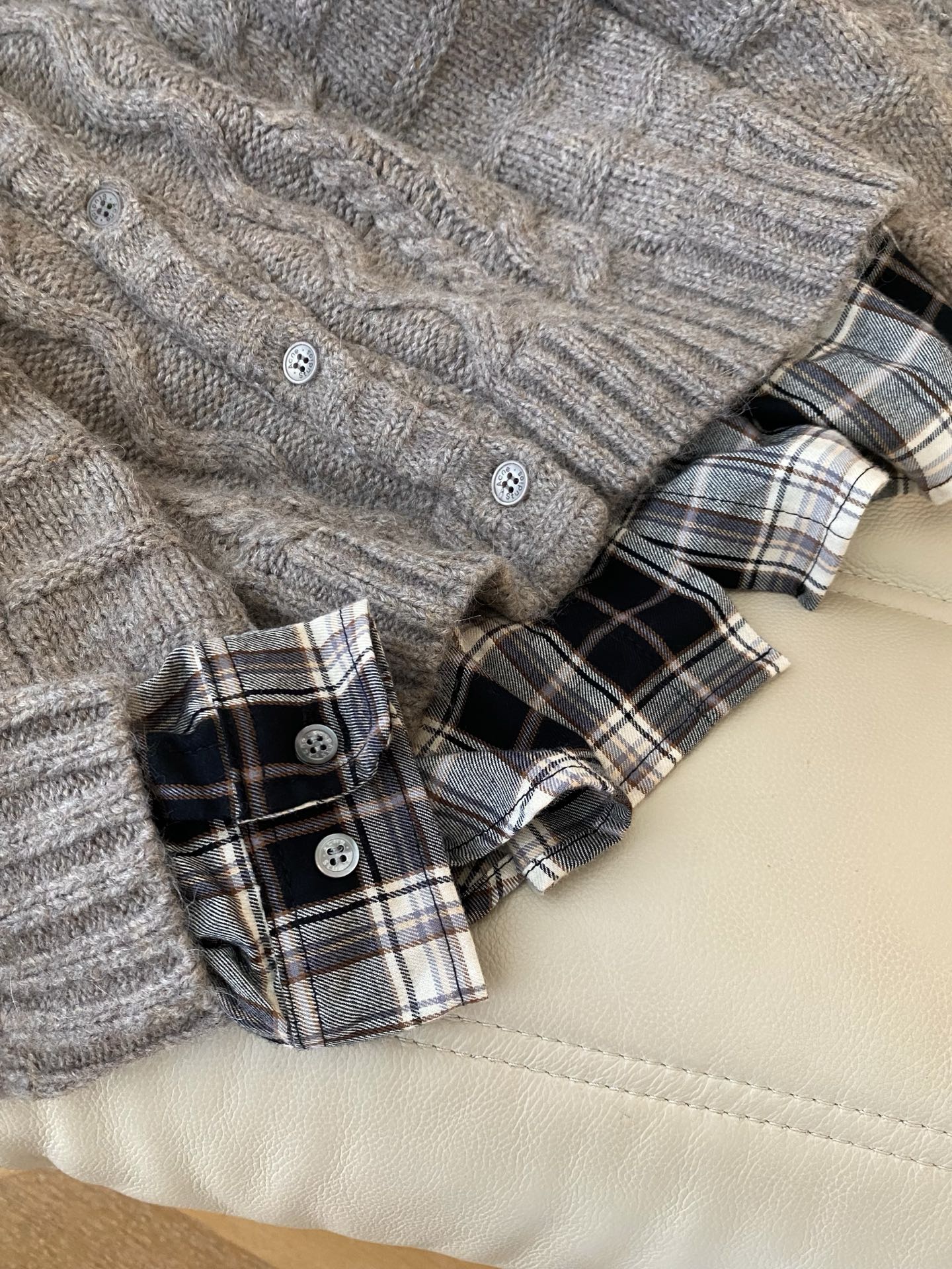Acne Studios Wool-Blend Cardigan with Shirting Detail - Cozy & Stylish 5 i1758538880476 1668 0 3