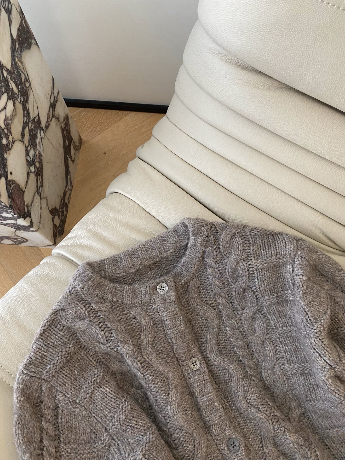 Acne Studios Wool-Blend Cardigan with Shirting Detail - Cozy & Stylish 3 i1758538880547 975 0 1