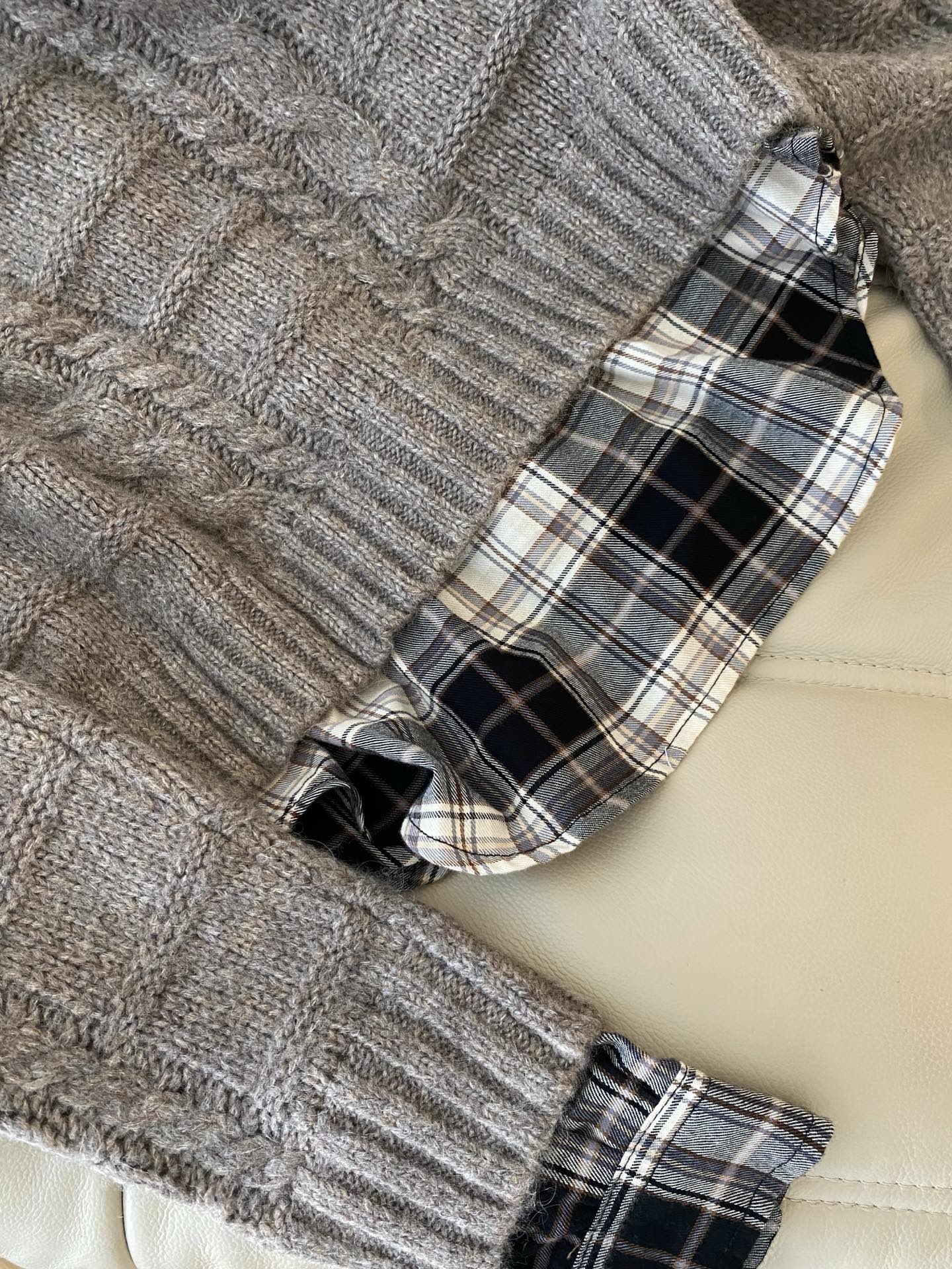 Acne Studios Wool-Blend Cardigan with Shirting Detail - Cozy & Stylish 9 i1758538881555 9649 0 7
