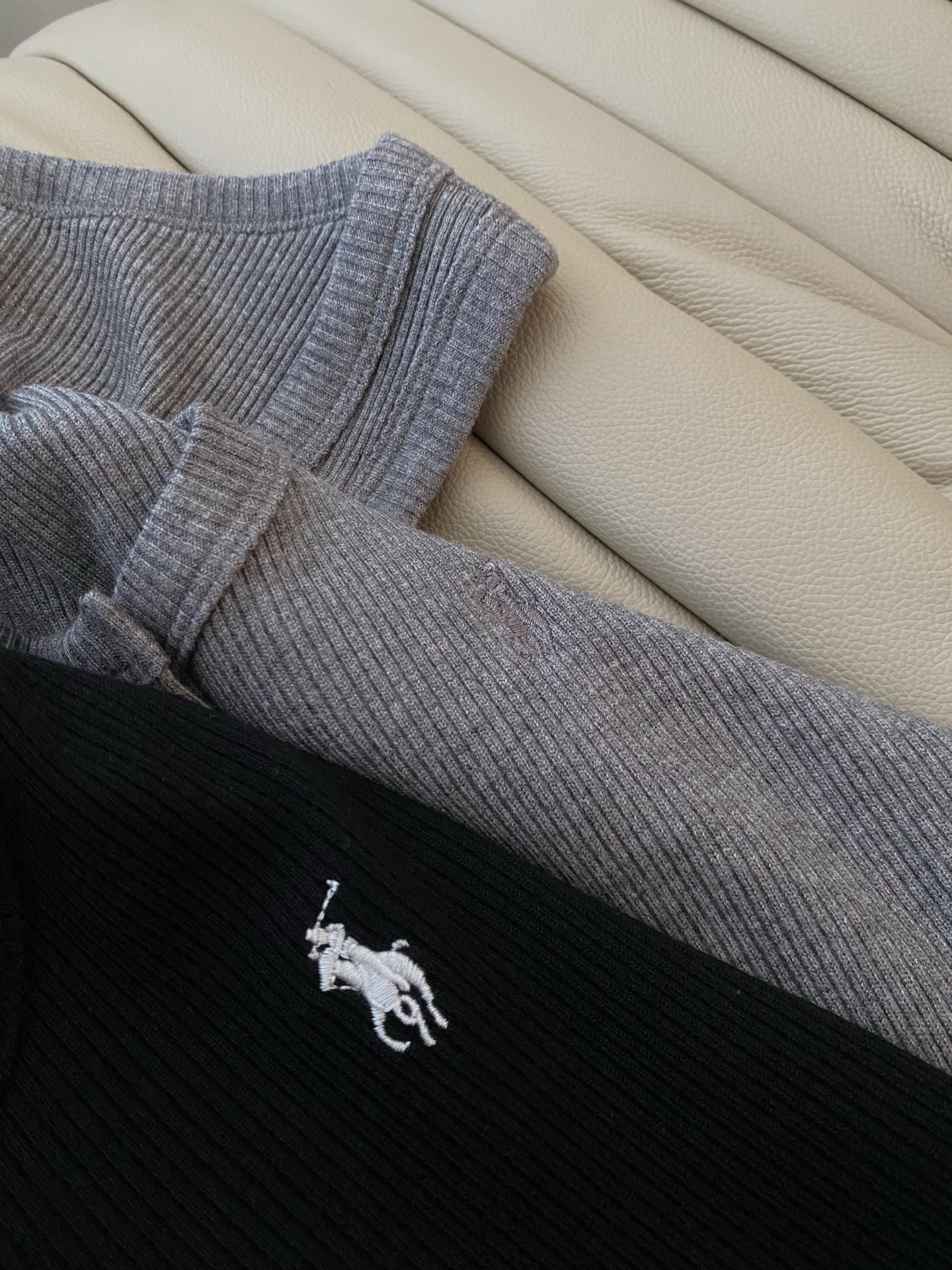 25。F 秋冬螺纹棉质小马背心 宽肩带很好遮挡副乳 小U领领设计露出锁骨和修长的肩颈线条 随性又不失时尚