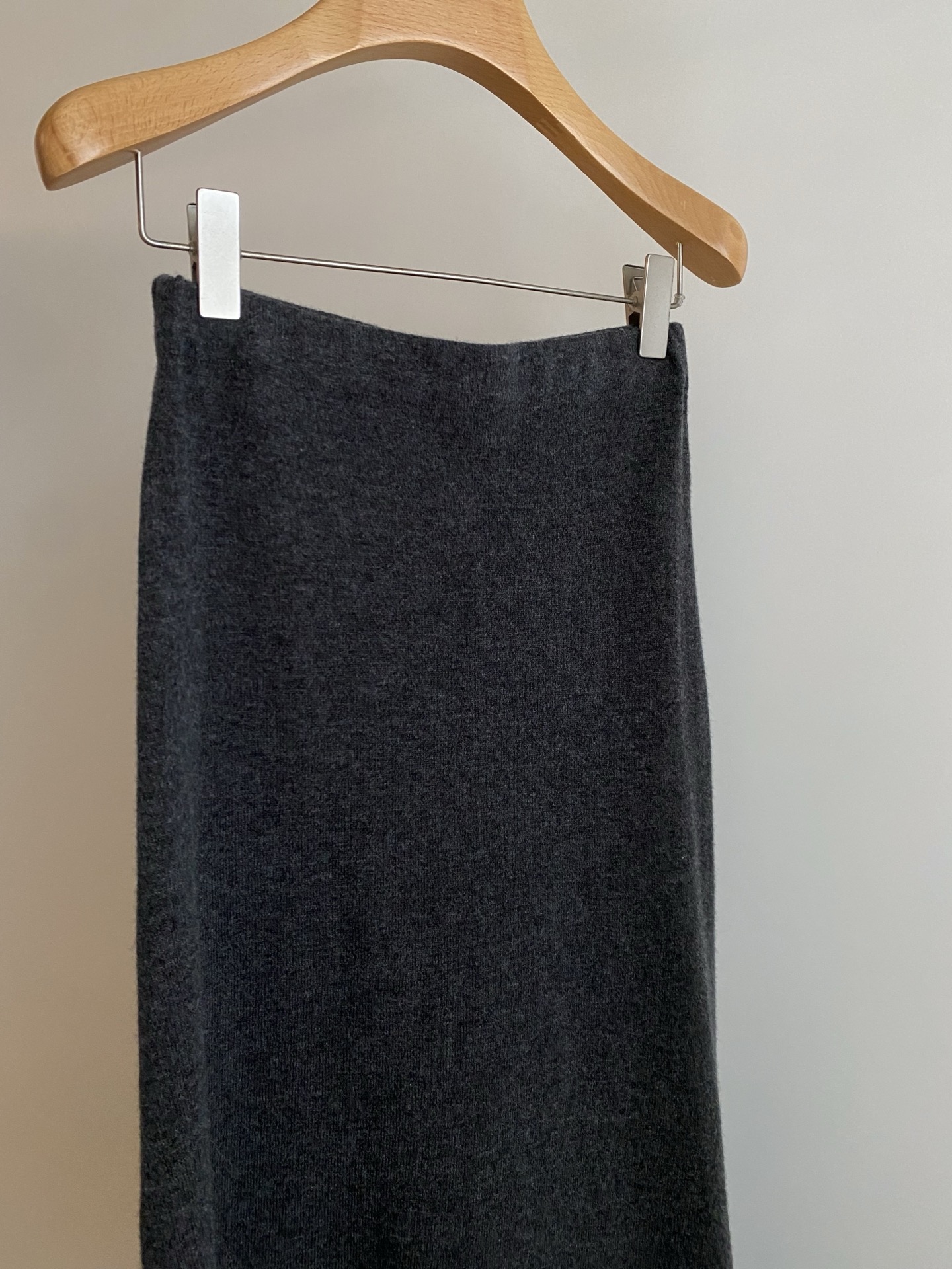 25。F秋冬 条纹披肩宽羊毛套裙 采用羊毛面料亲肤柔软 上衣中长款版型很好遮住胯部臀部赘肉搭配下半身宽松