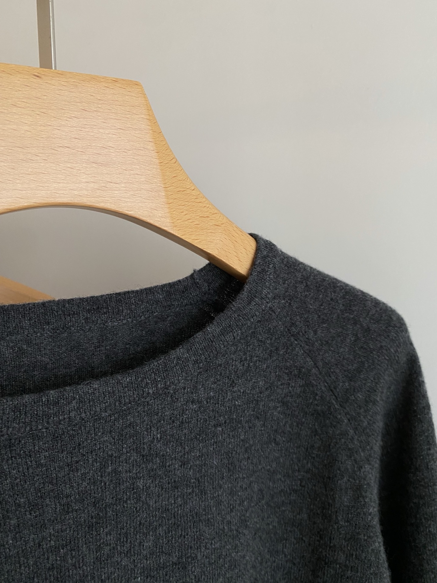 25。F秋冬 条纹披肩宽羊毛套裙 采用羊毛面料亲肤柔软 上衣中长款版型很好遮住胯部臀部赘肉搭配下半身宽松