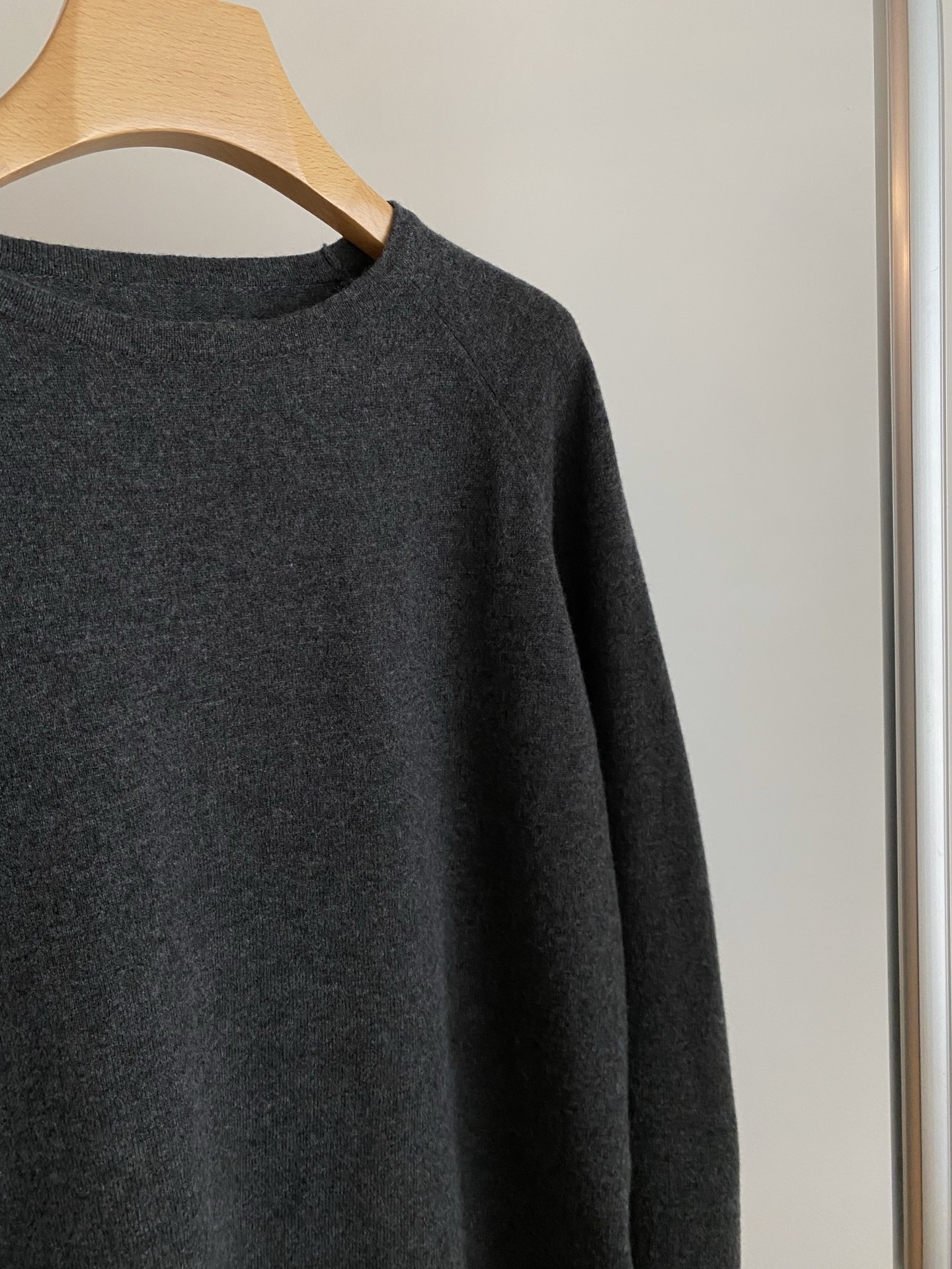 25。F秋冬 条纹披肩宽羊毛套裙 采用羊毛面料亲肤柔软 上衣中长款版型很好遮住胯部臀部赘肉搭配下半身宽松