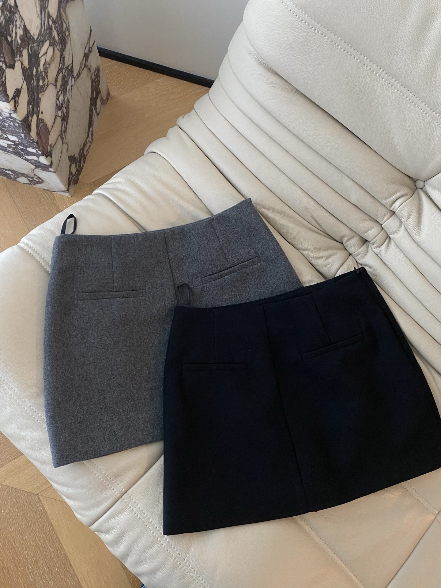 25。F秋冬 小马刺绣羊毛半裙 一片式不规则设计羊毛半裙 甄选优质羊毛 腰随下摆剪裁而成 上身小A遮肉显