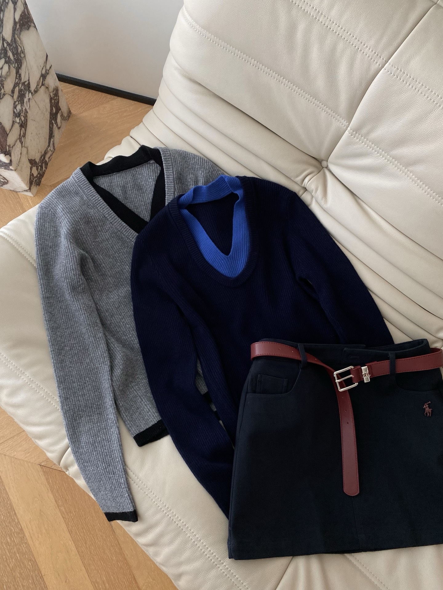 25。F秋冬 小马刺绣腰带高腰半裙 加厚保暖面料 标志性小马暗藏细节感 利落版型修饰腿型 秋冬叠穿单穿都