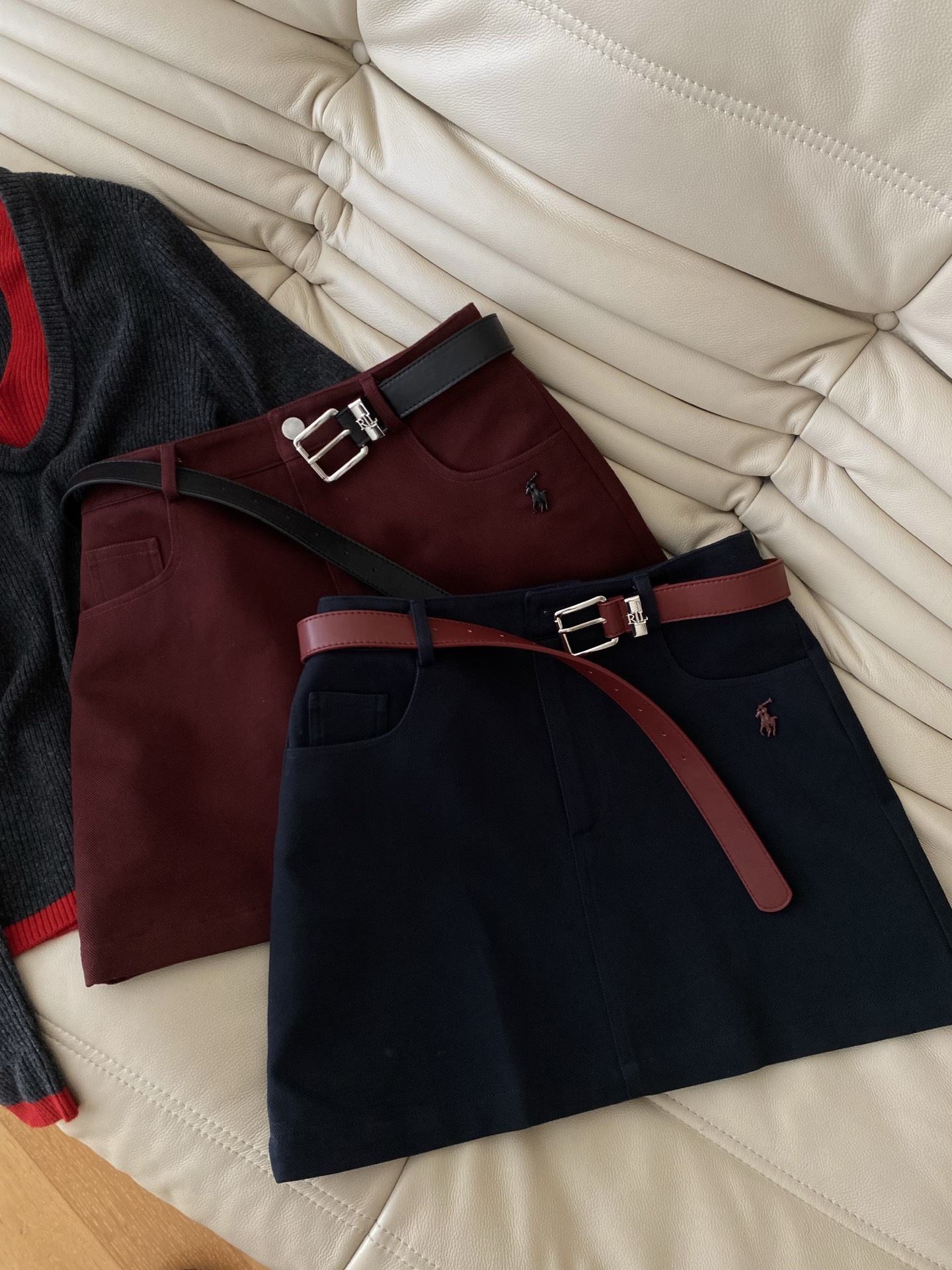 25。F秋冬 小马刺绣腰带高腰半裙 加厚保暖面料 标志性小马暗藏细节感 利落版型修饰腿型 秋冬叠穿单穿都