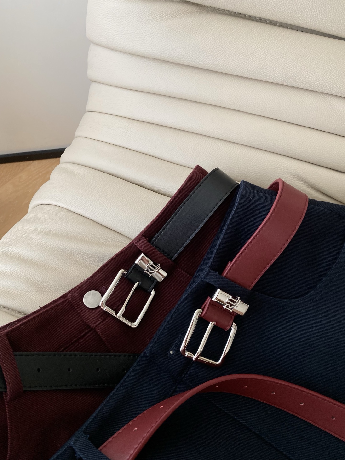 25。F秋冬 小马刺绣腰带高腰半裙 加厚保暖面料 标志性小马暗藏细节感 利落版型修饰腿型 秋冬叠穿单穿都