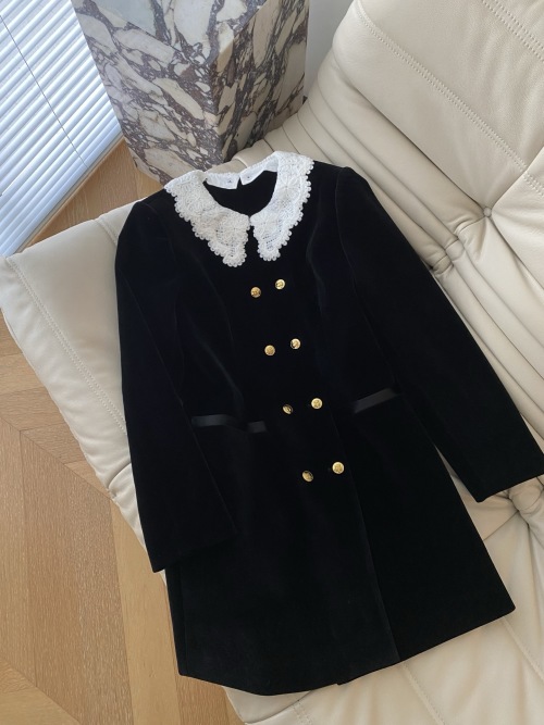 Elegant Velvet Dress with White Lace Peter Pan Collar