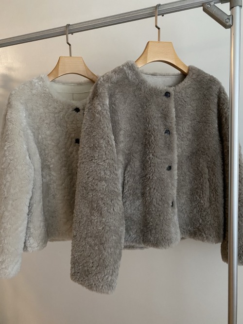 Elegant Faux Shearling Jacket: Cozy, Chic, and Timeless Style