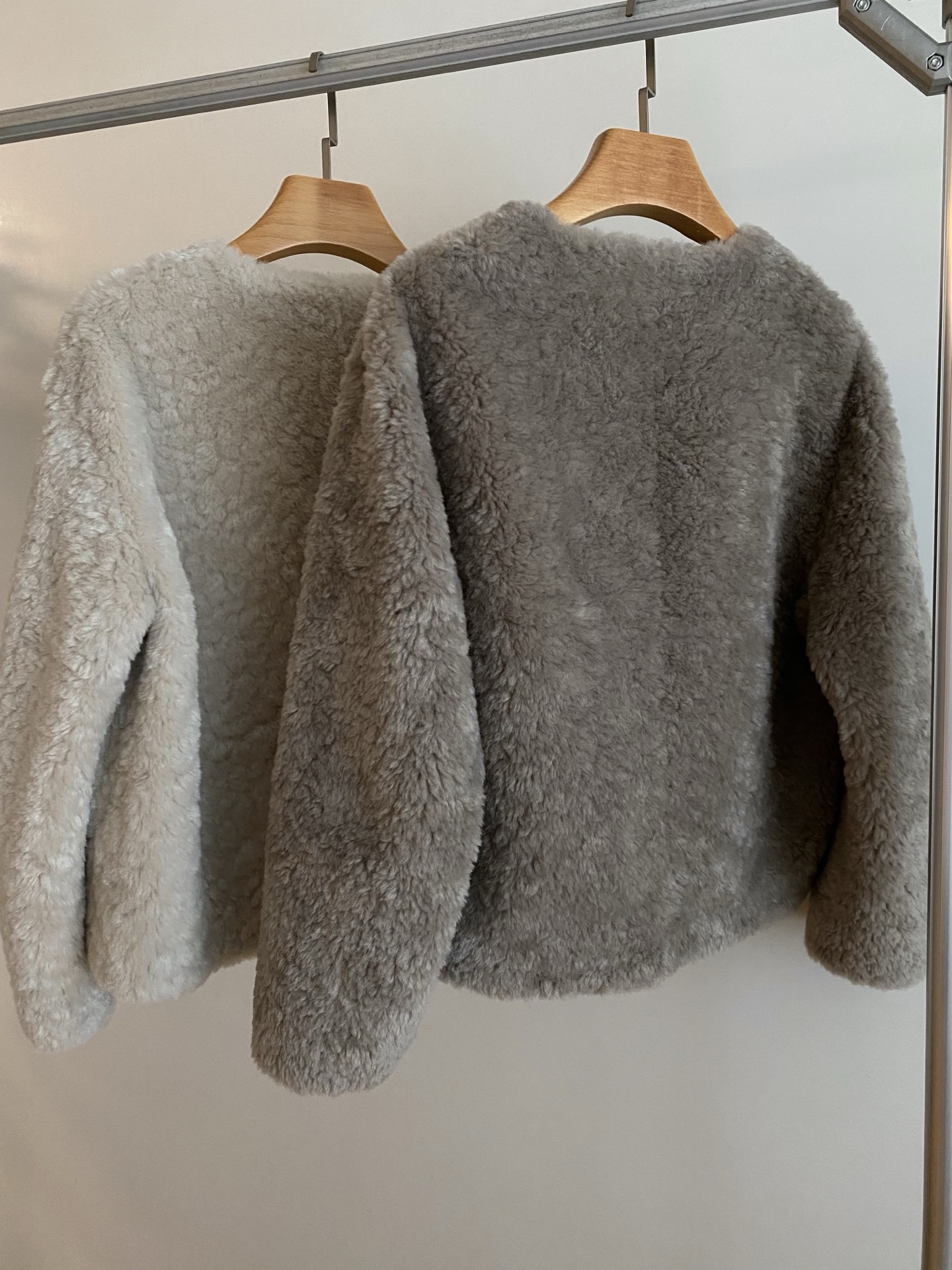 Elegant Faux Shearling Jacket: Cozy, Chic, and Timeless Style 9 i1761388783086 3719 0 7
