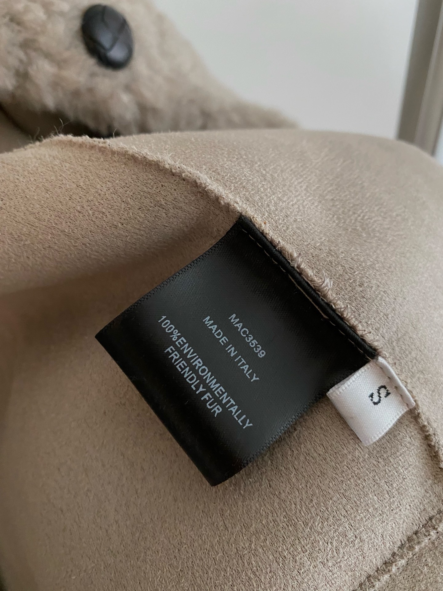 Elegant Faux Shearling Jacket: Cozy, Chic, and Timeless Style 10 i1761388783195 3913 0 8