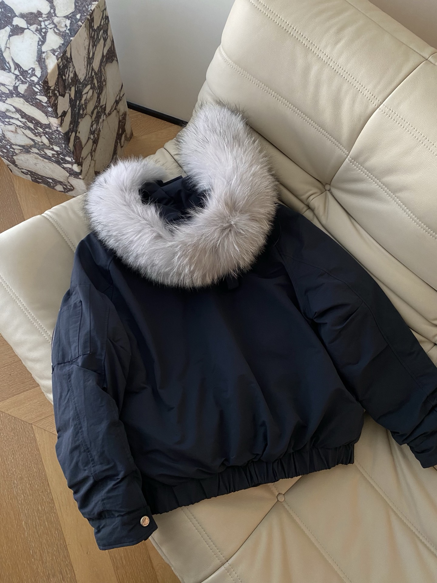 25。F秋冬 连帽真毛领鹅绒羽绒服 拉链式连帽羽绒服 90鹅绒巨蓬松充绒量大且均匀 宽松版型包容性大 出