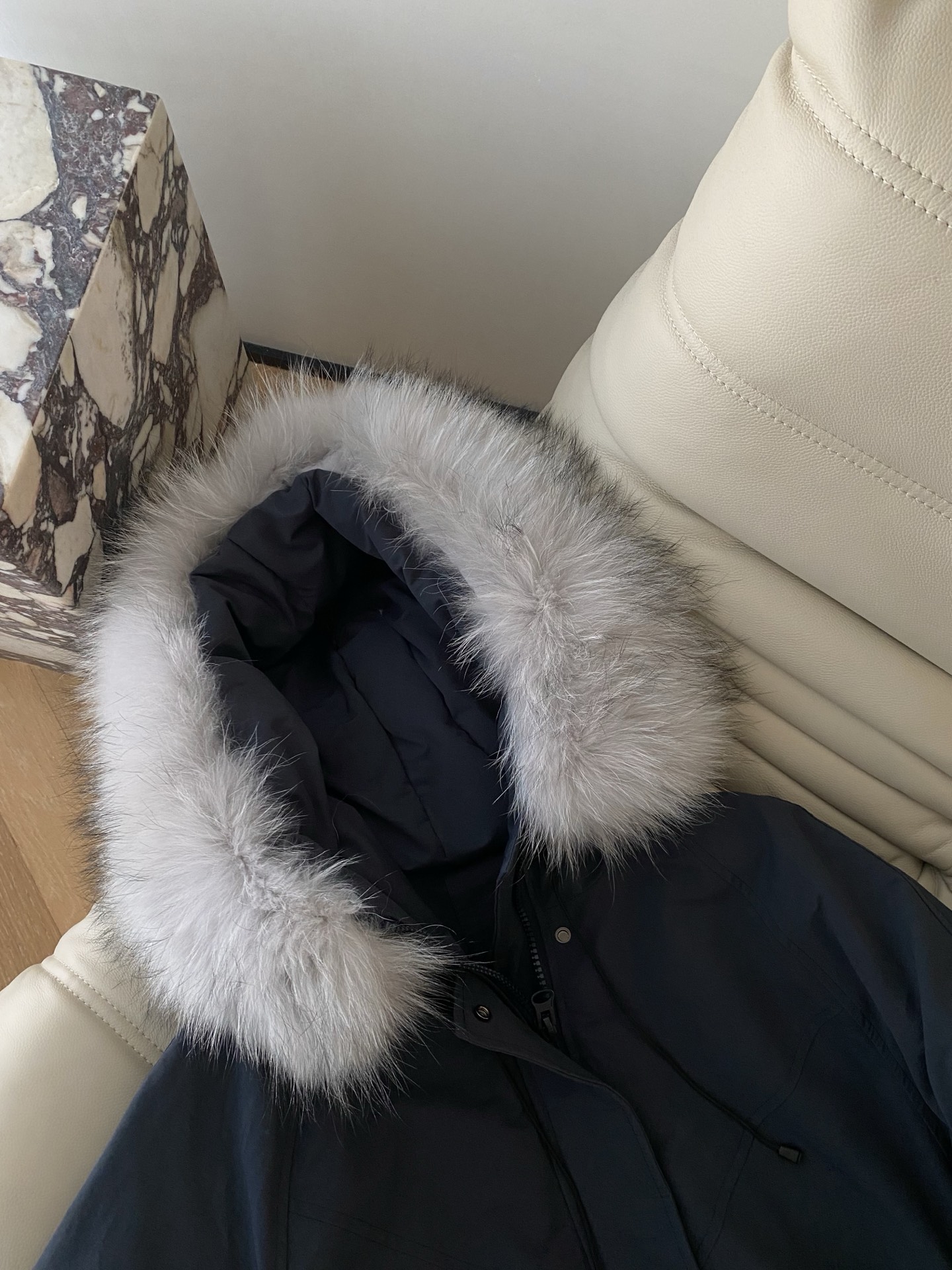 25。F秋冬 连帽真毛领鹅绒羽绒服 拉链式连帽羽绒服 90鹅绒巨蓬松充绒量大且均匀 宽松版型包容性大 出