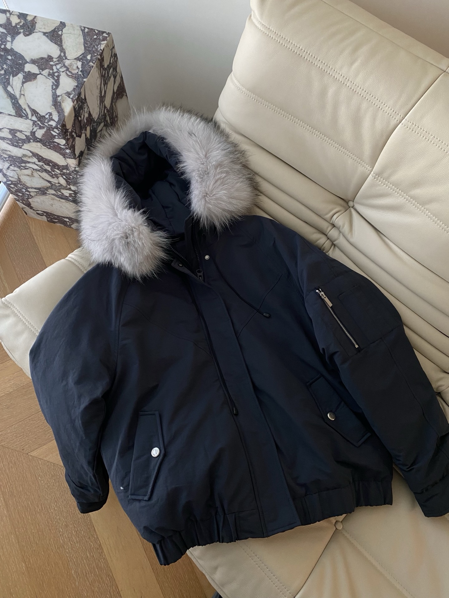 25。F秋冬 连帽真毛领鹅绒羽绒服 拉链式连帽羽绒服 90鹅绒巨蓬松充绒量大且均匀 宽松版型包容性大 出