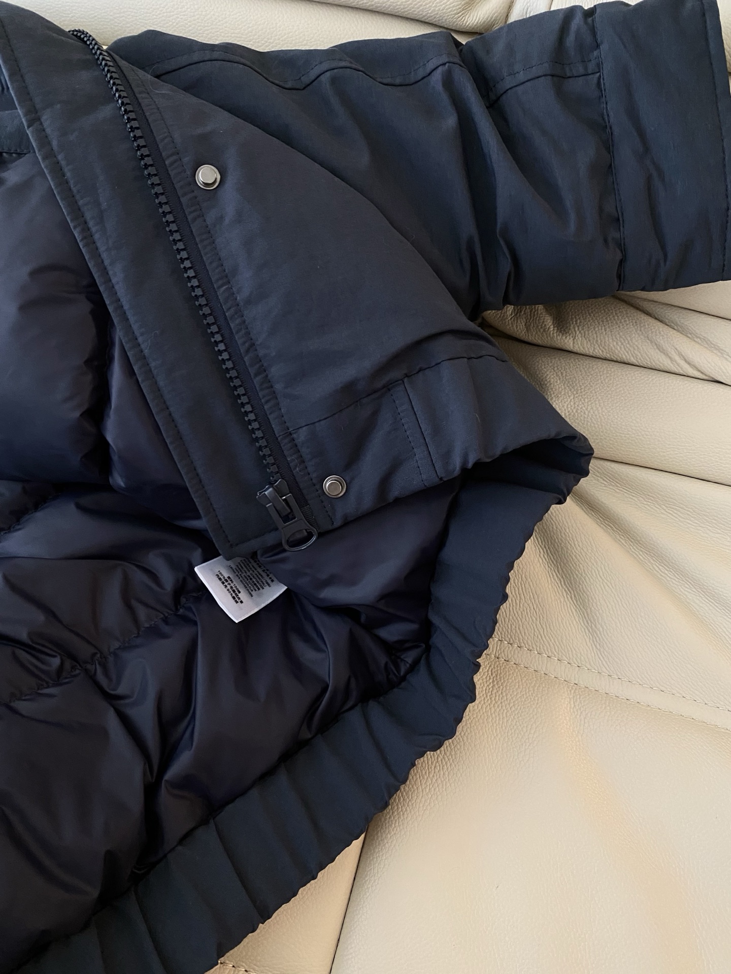 25。F秋冬 连帽真毛领鹅绒羽绒服 拉链式连帽羽绒服 90鹅绒巨蓬松充绒量大且均匀 宽松版型包容性大 出