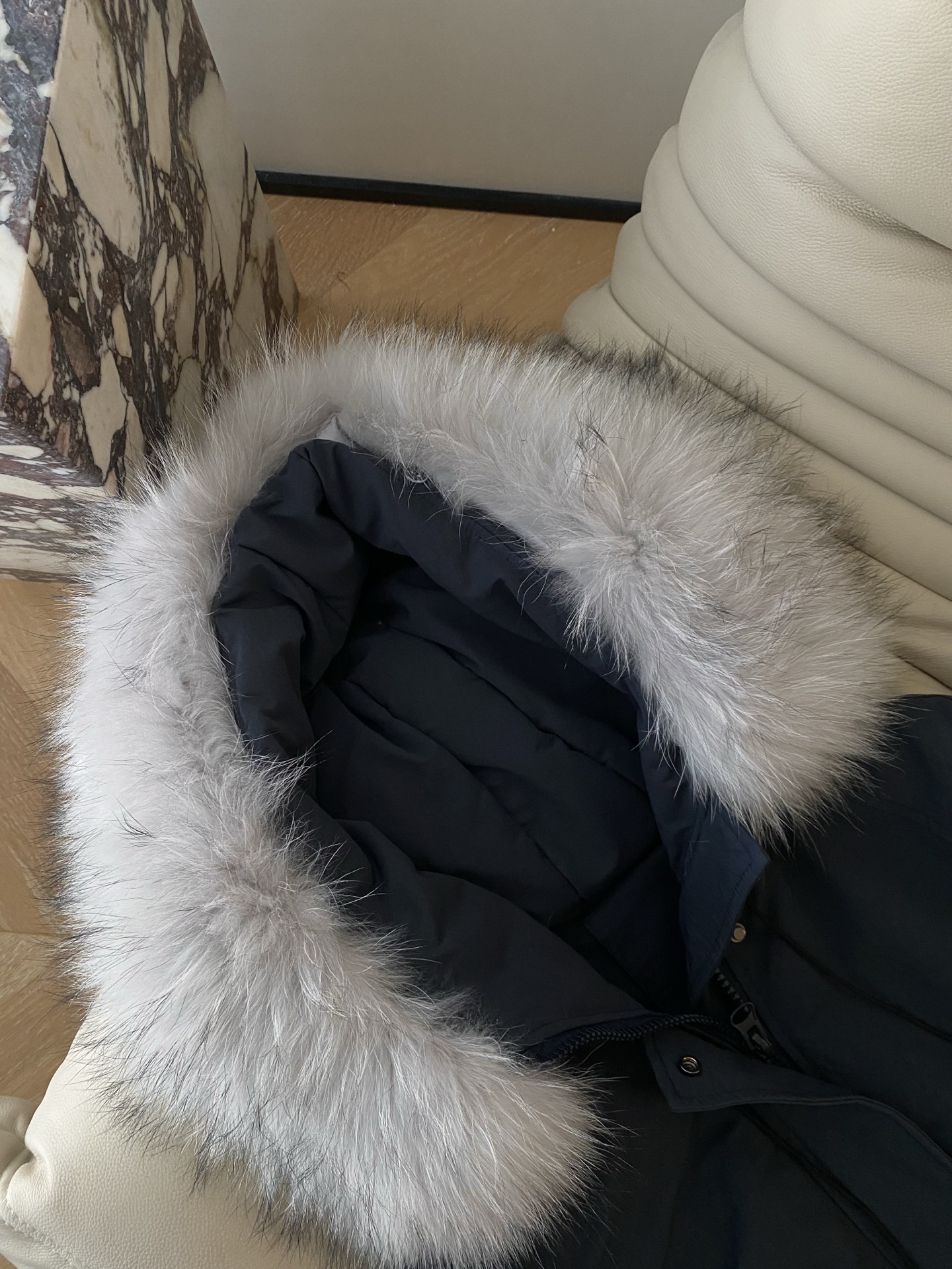 25。F秋冬 连帽真毛领鹅绒羽绒服 拉链式连帽羽绒服 90鹅绒巨蓬松充绒量大且均匀 宽松版型包容性大 出